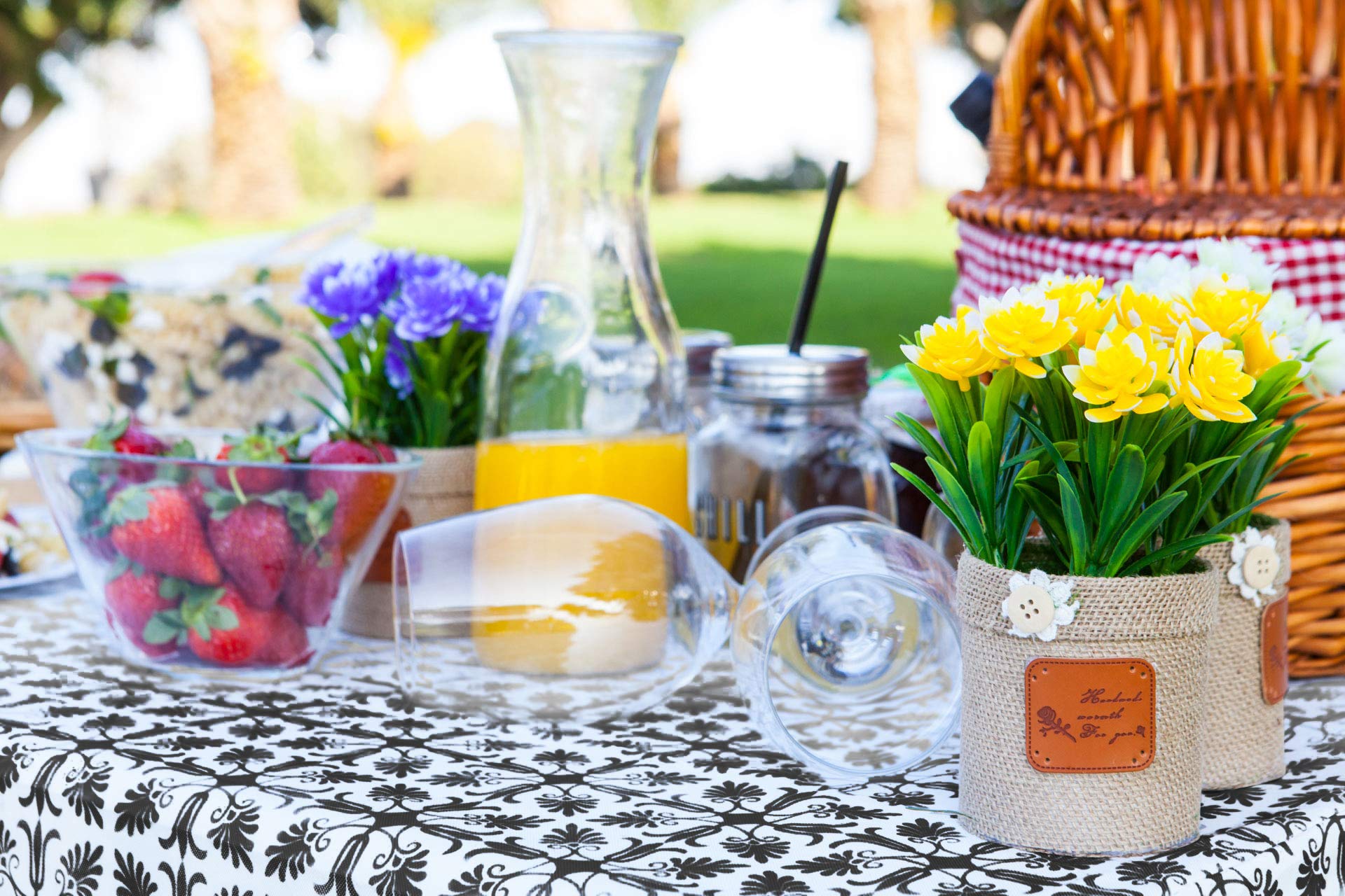 Toptablecloth Fits Tables Up To 43'' To 48'' Inch Fitted Round Tablecloth Elastic Black Patterned Plastic Vinyl Flannel Backed P
