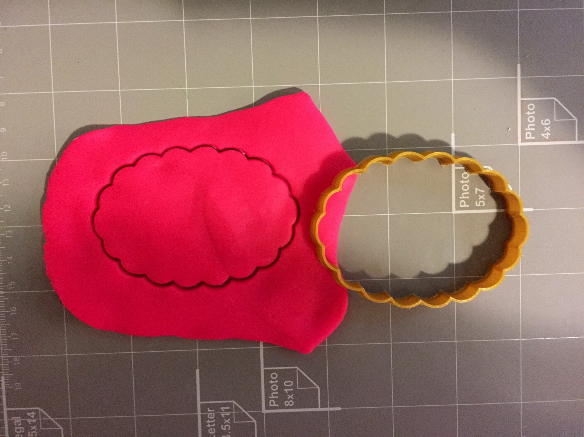 Scalloped Oval Cookie Cutter (4 Inches)