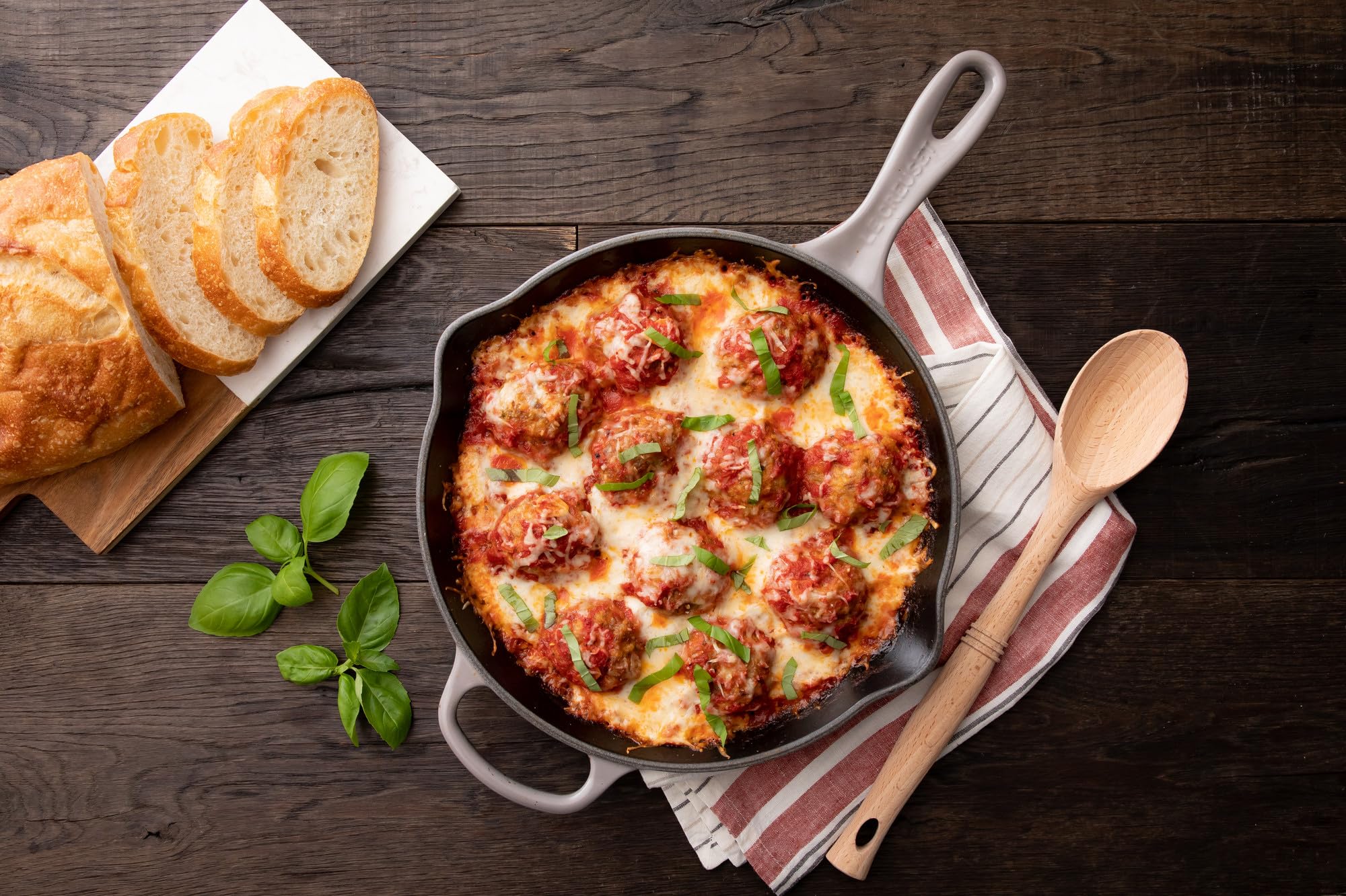 Le Creuset Enameled Cast Iron Signature Iron Handle Skillet, 10.25 (1-3/4 Qt.), Oyster