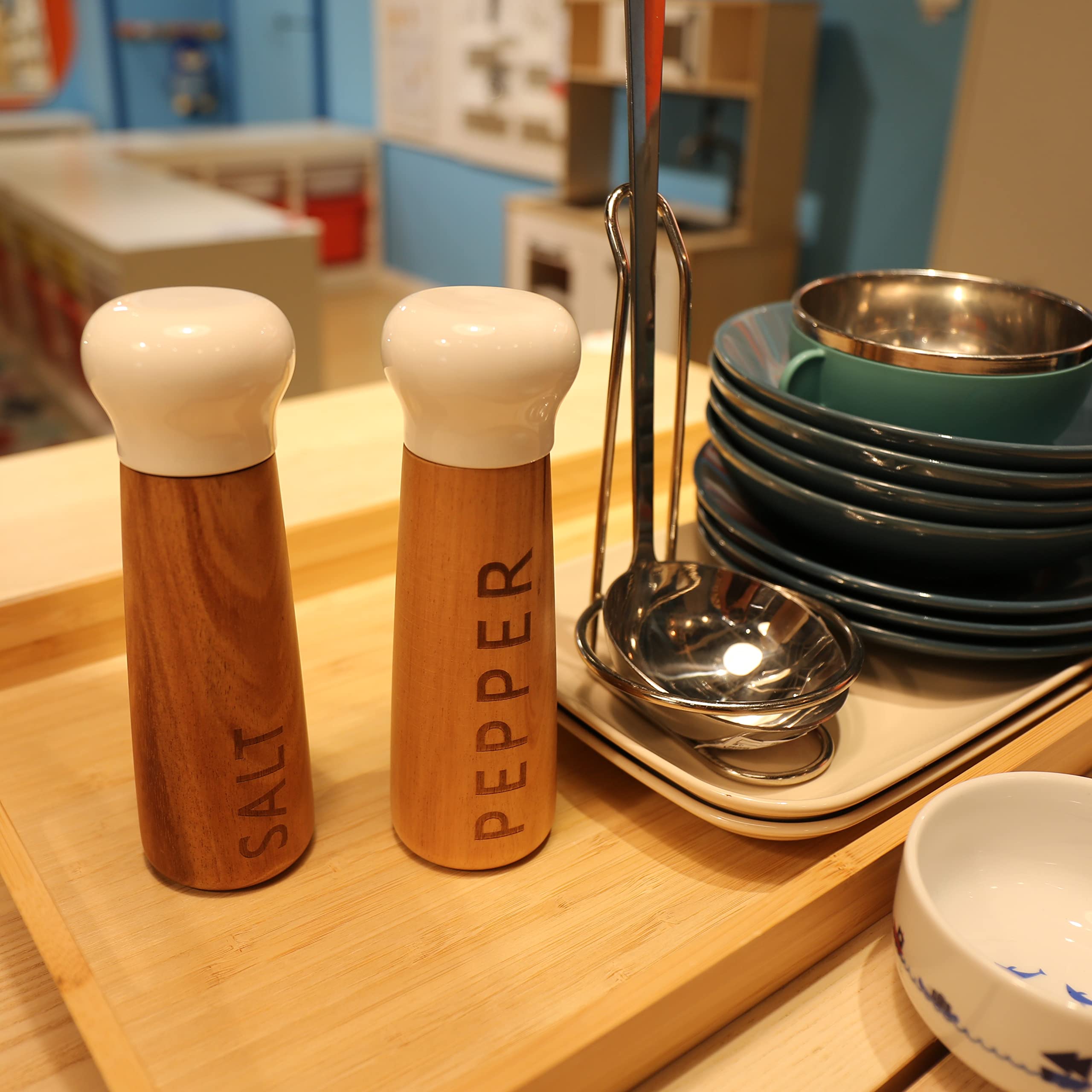 Tessie & Jessie Wooden Salt And Pepper Grinder Set, Premium Acacia Wood, 8'' Elegant Refillable Salt Pepper Mill, Salt & Pepper