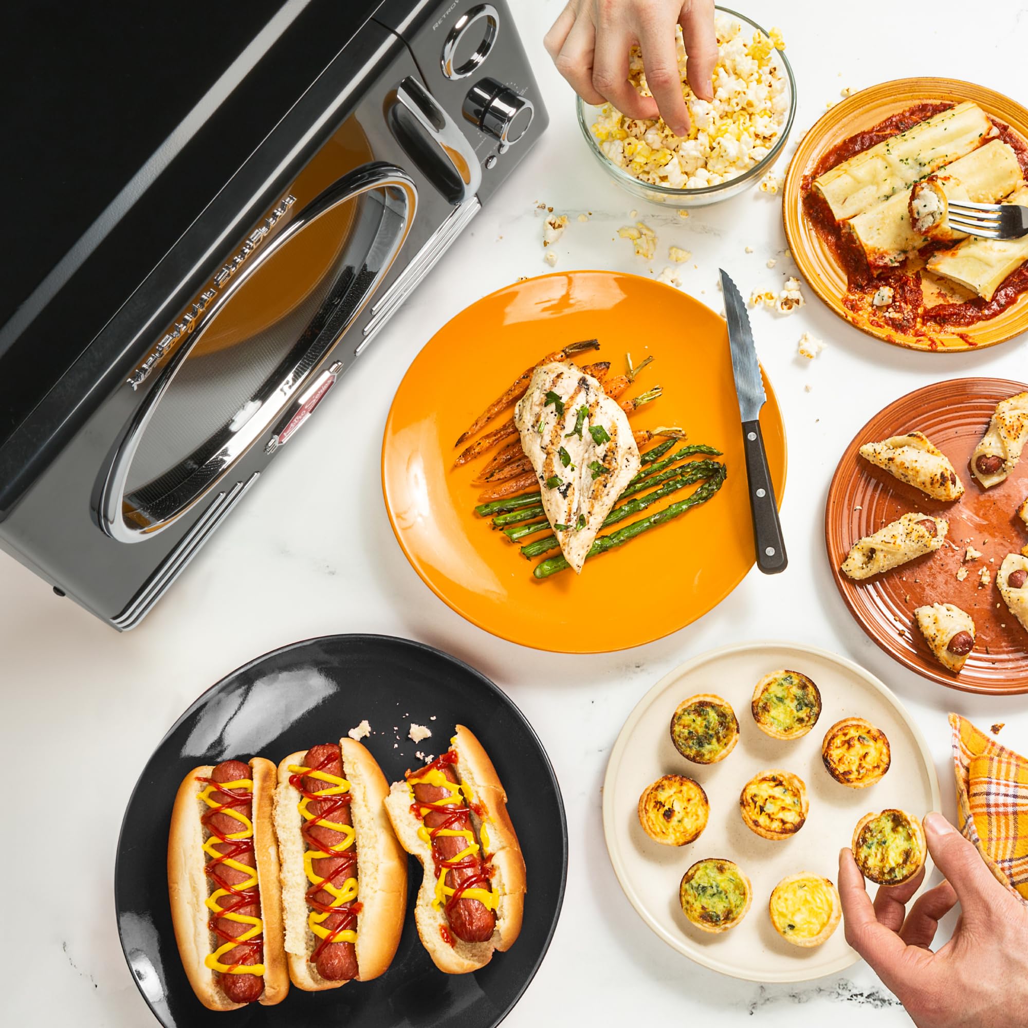 Nostalgia Retro Countertop Microwave Oven - Large 800-Watt - 0.9 Cu Ft - 12 Pre-Programmed Cooking Settings - Digital Clock - Ki