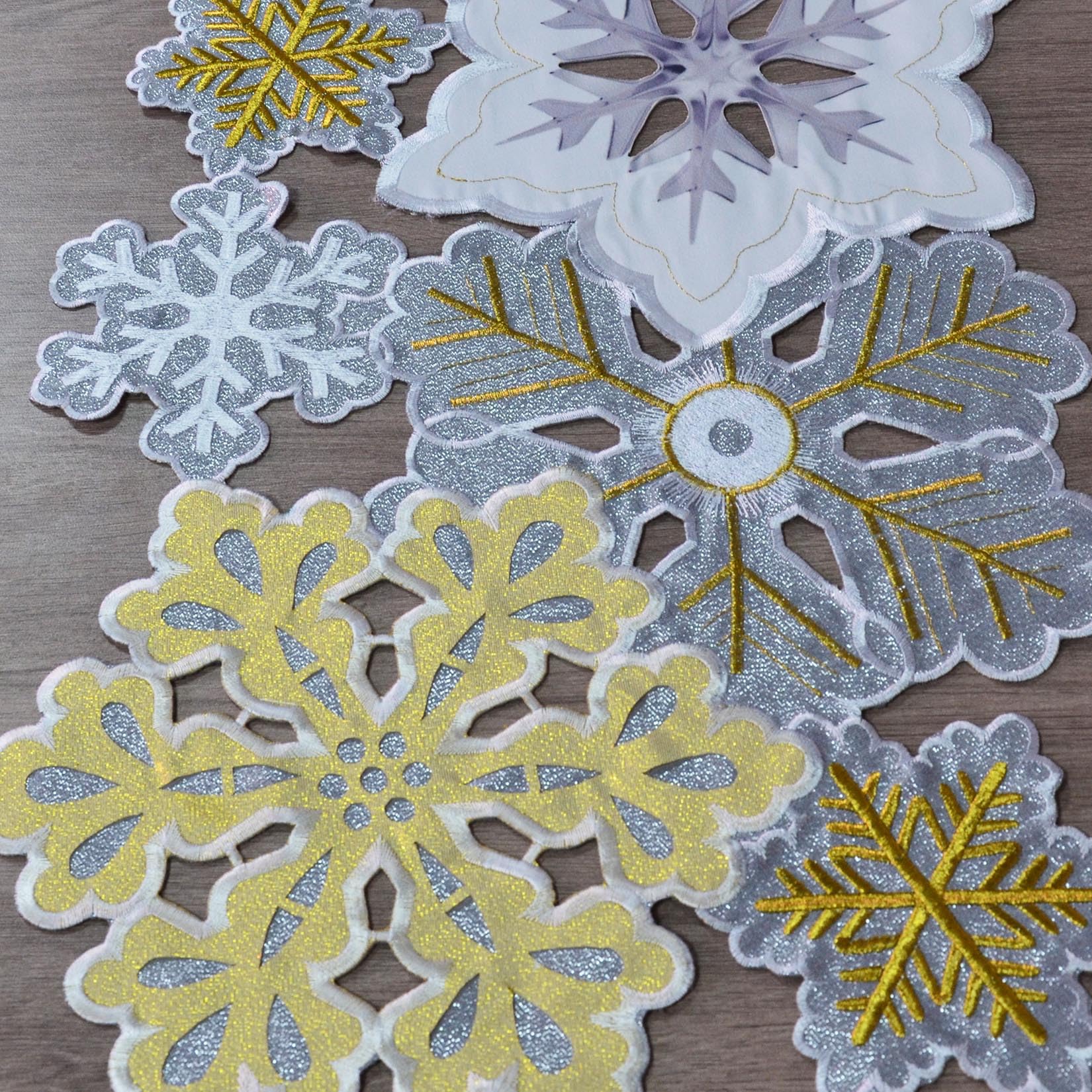 Grelucgo Machine Embroidered And Hand Cut Silver And Gold Winter Snowflakes Table Runner For Christmas Holiday (14 X 69 Inches)