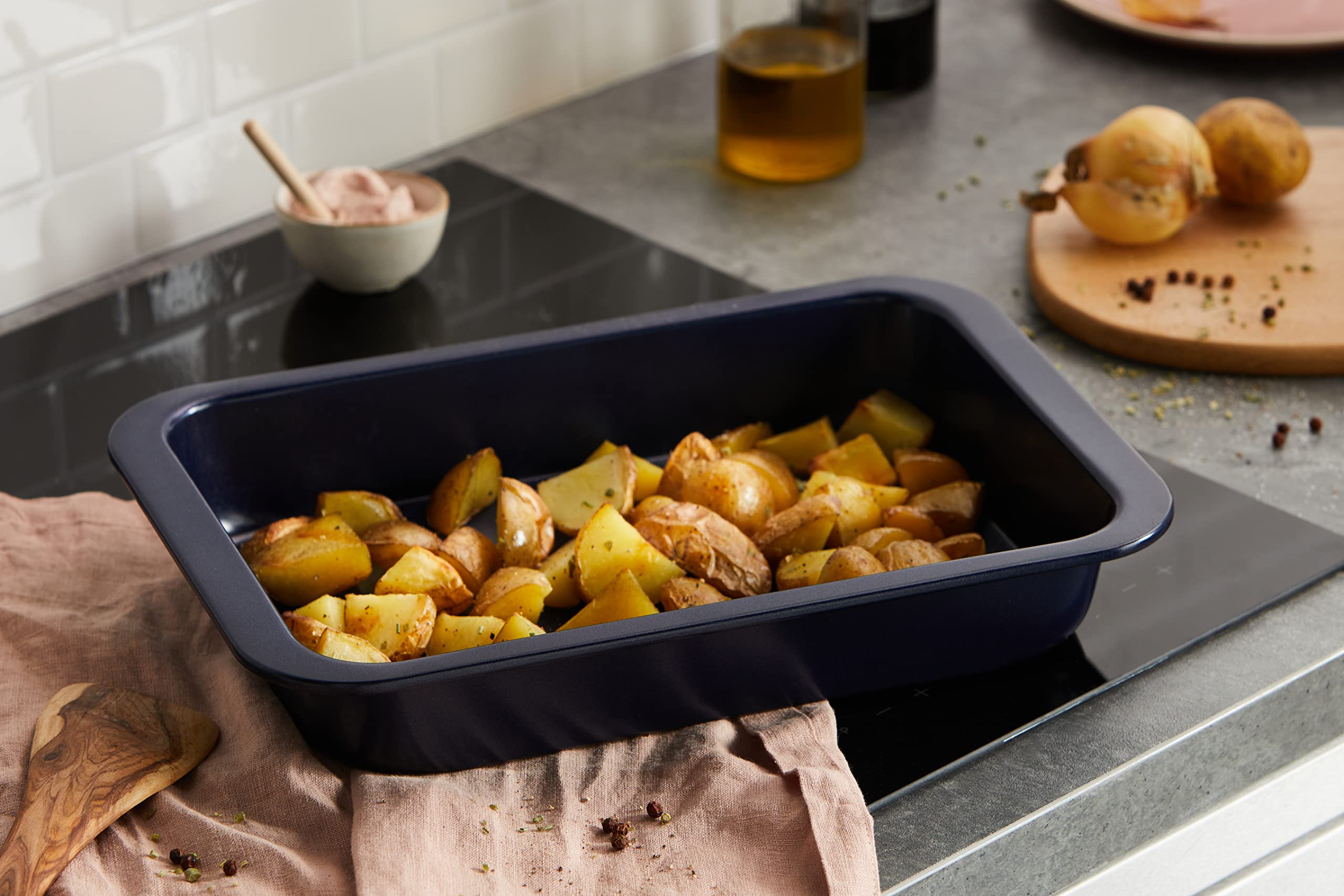 Zyliss E980190 Non-Stick Oven Tray | 30Cm X 20Cm | Carbon Steel | Dark Blue | Baking Tin/Bakeware/Roasting | Dishwasher Safe | 5