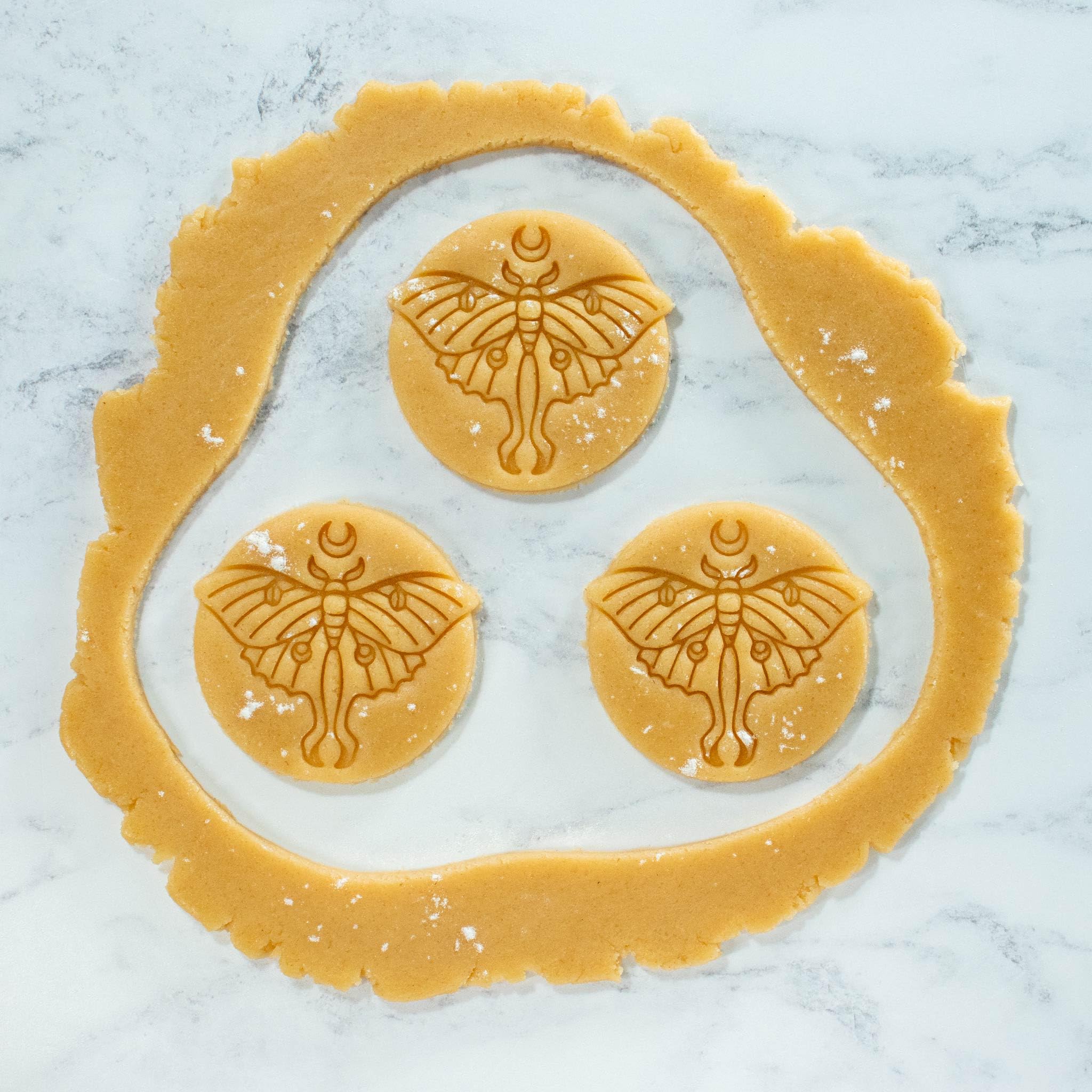 Luna Moth Cookie Cutter, 1 Piece - Bakerlogy