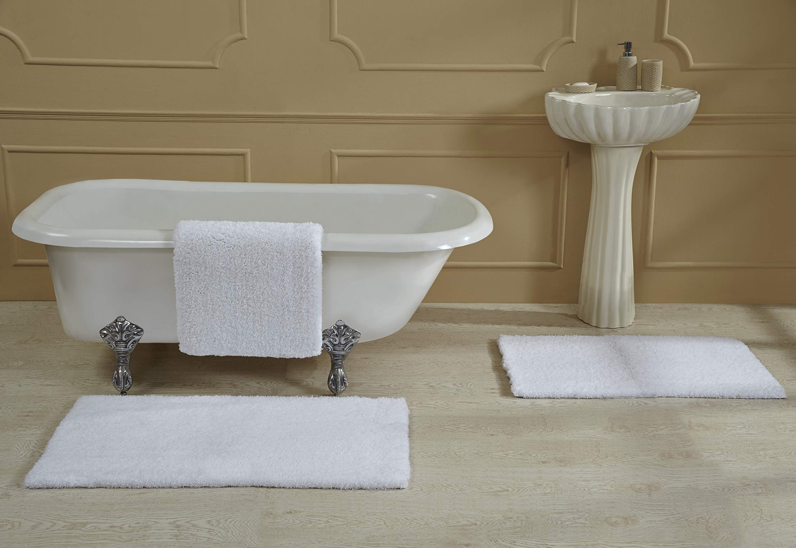 Better Trends Micro Plush Collection Tufted 100% Polyester 21 x 34 Bath Rug, White