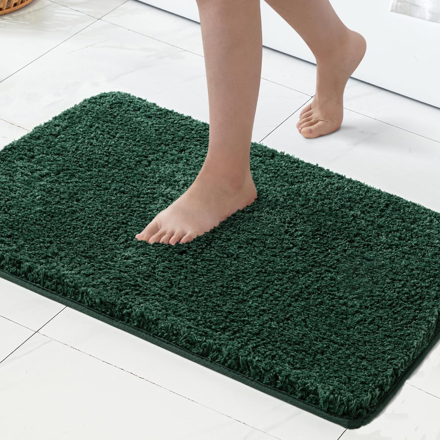 Miulee Christmas Dark Green Bathroom Rugs Non Slip Bath Mat 24'' X 44'' Shaggy Soft Bath Rug Plush Microfiber Absorbent Water Fo