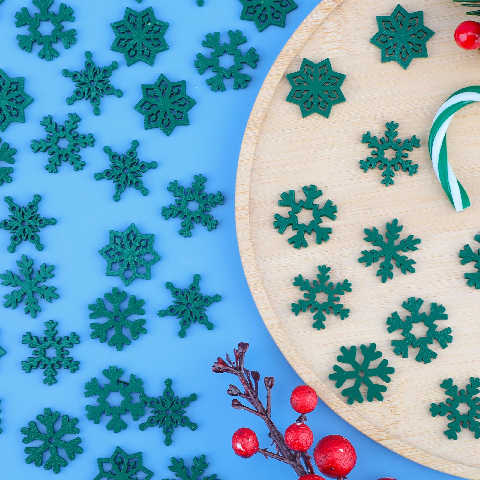 100pcs Mini Snowflake Ornaments, 0.9in Tiny Wooden Snowflakes Christmas Snowflake Decorations Snow Shaped Decors for DIY Craft X