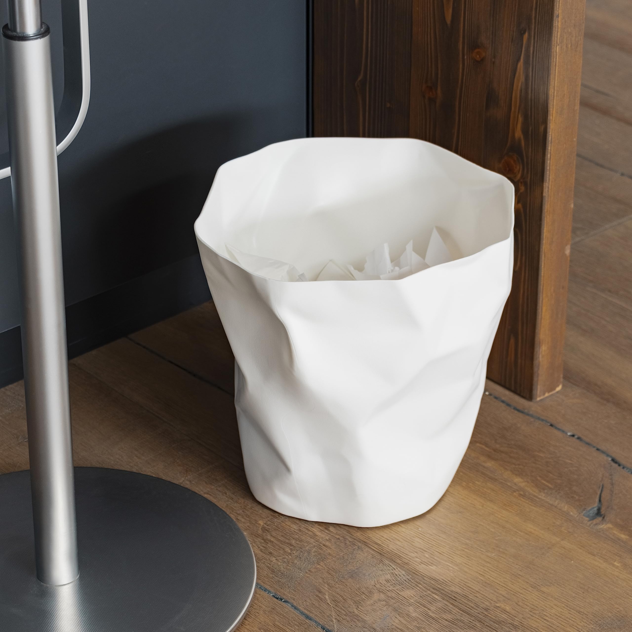 Essey Bin White Plastic Trash Can, 14 Liters, Diameter 33.1 Cm, Height 33 Cm, Crumpled Paper Design, By John Brauer