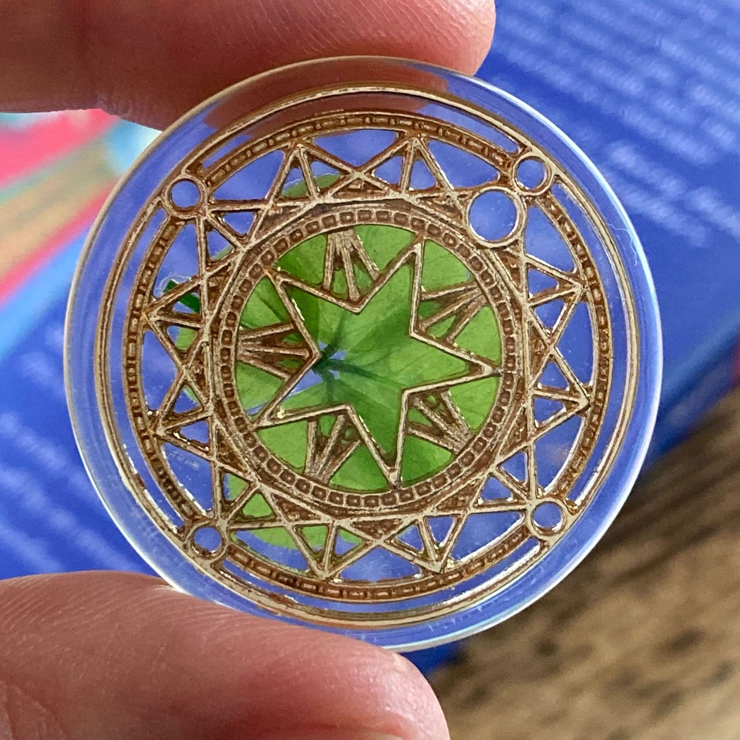 Real Four Leaf Clover Good Luck Pocket Token, Preserved, 1.25   , Including Metal Ornament (Magic Circle of The Star)