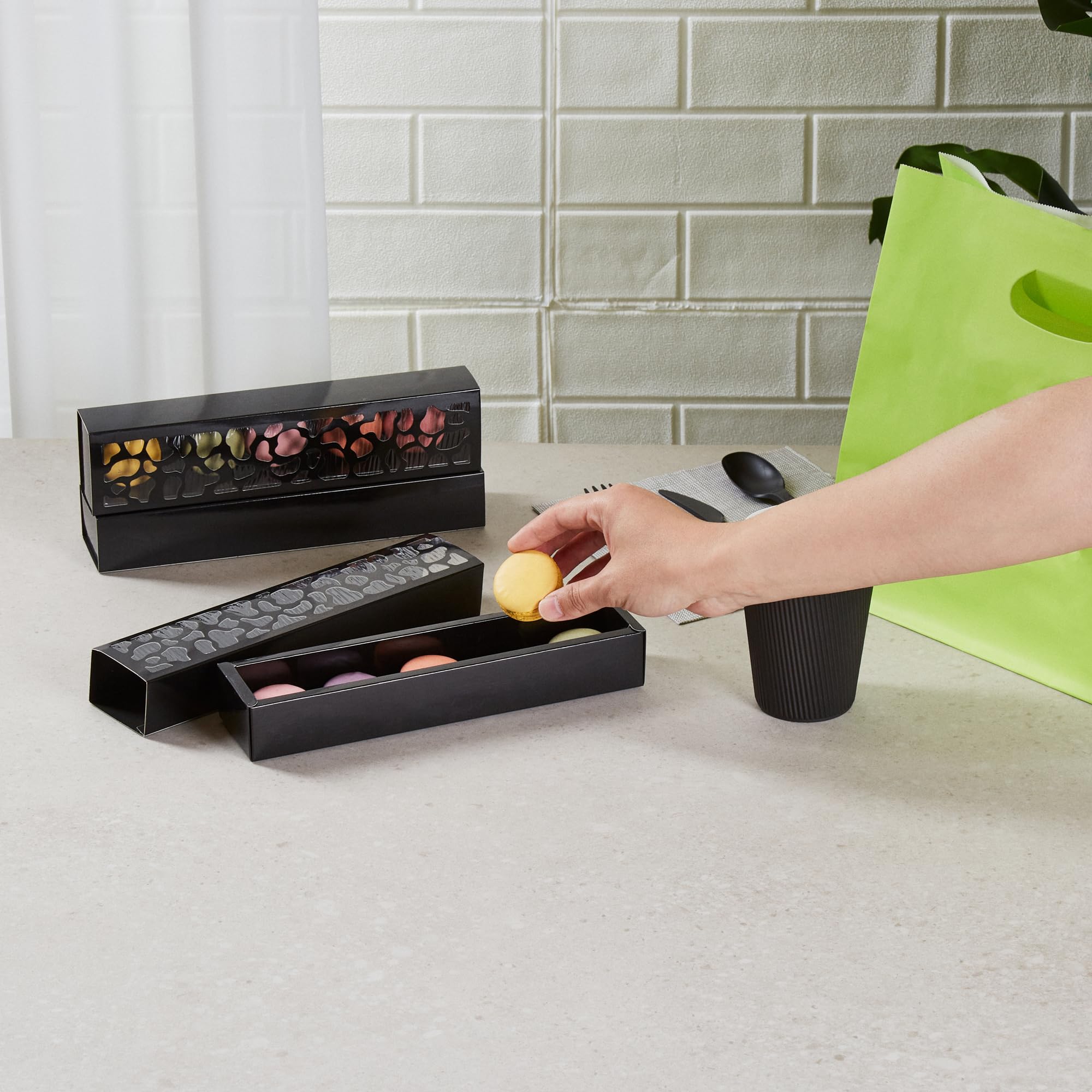 Restaurantware Valentino 12 Inch Macaron Boxes 100 Macaron Packaging - Holds 5 Macarons With Lids Black Paper Macaron Gift Boxes