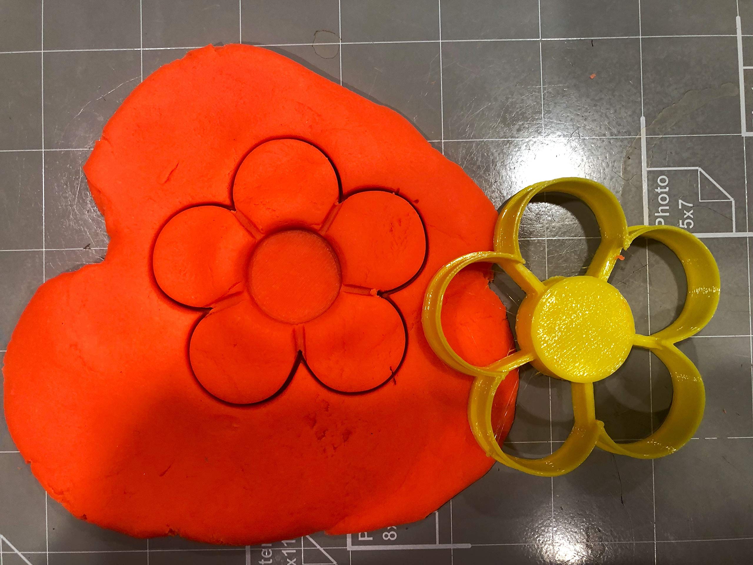 Thumbprint Flower Cookie Cutter (2.5'')