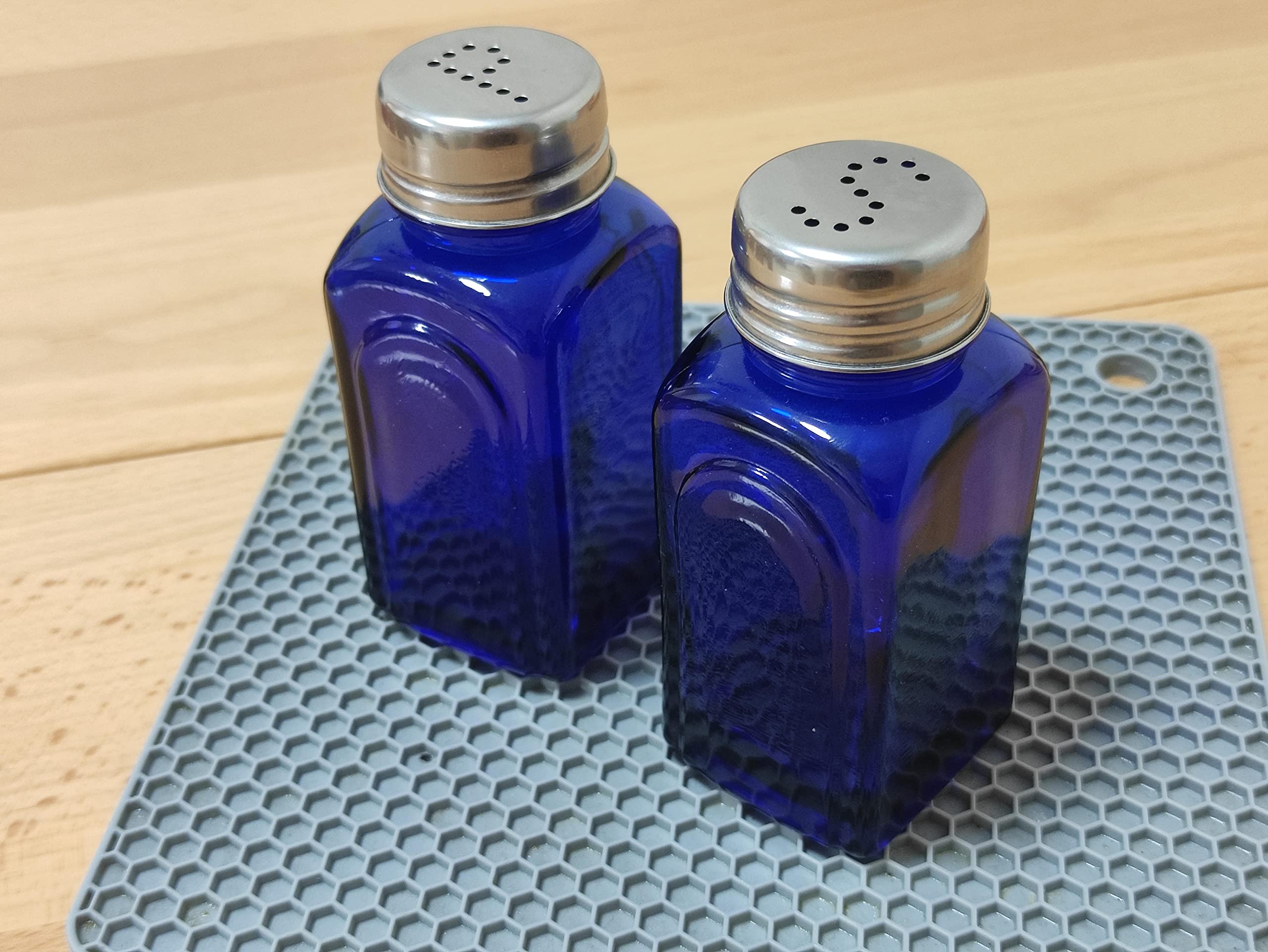 Sunwish Homewares Ritadeshop Retro Glass Salt And Pepper Shakers Set (2, Cobalt Blue)