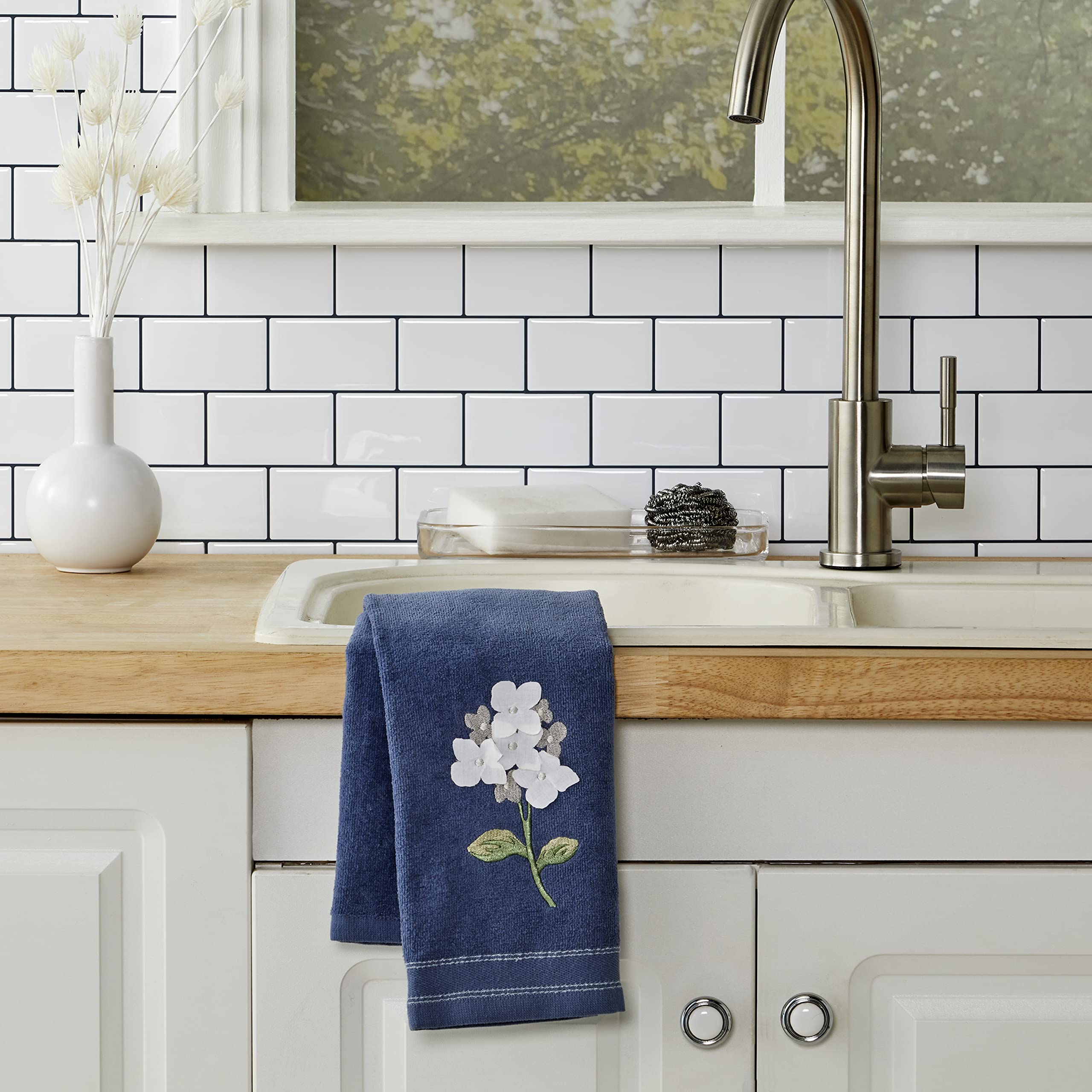 SKL Home by Saturday Knight Ltd. Farm Hydrangea Hand Towel (2-Pack)  Blue
