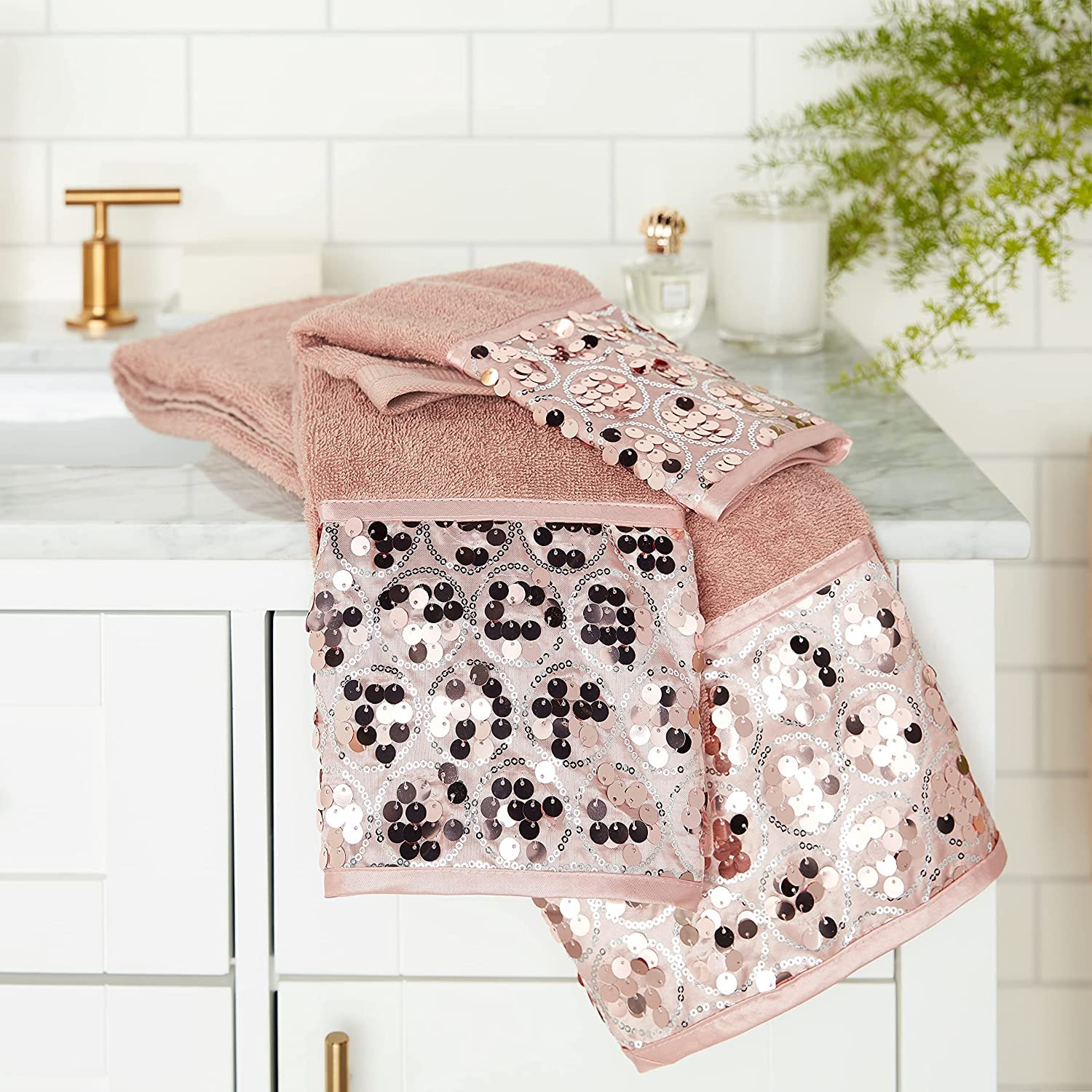 Zahari Home Sinatra Modern Bathroom Towel Set 3 Piece Towel Blush Bath Towel  Hand Towel and Wash Towel Luxury Contemporary Bling Blush Bath Towel Sets Soft Plush and Highly Absorbent
