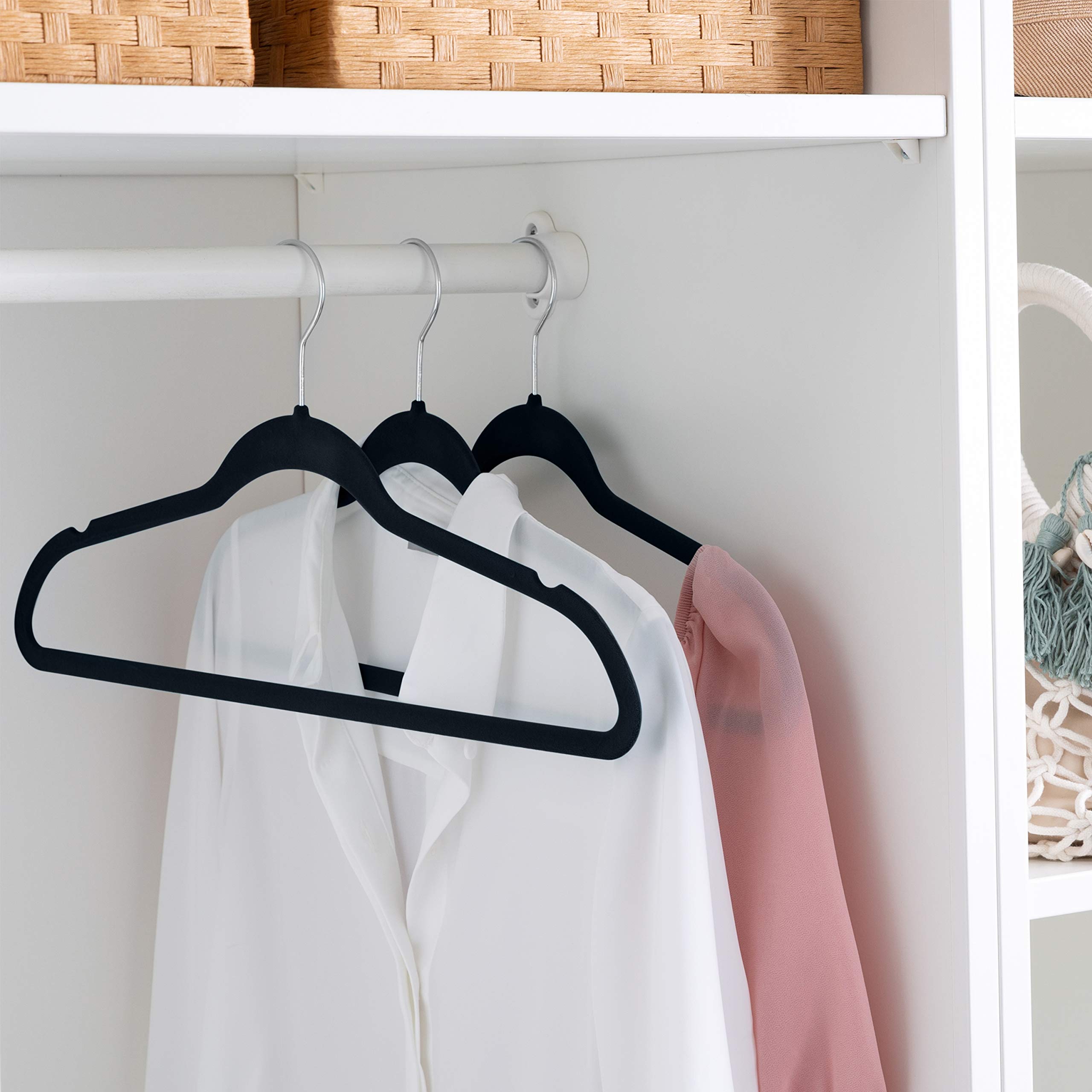 Simplify 10 Super Slim Velvet Huggable Hangers in Chocolate