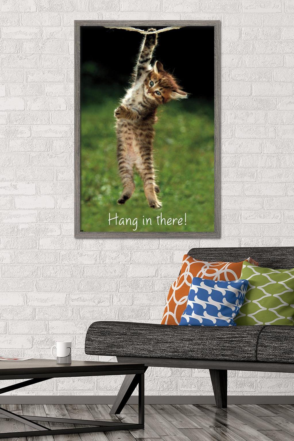 Trends International Famous Kitten Hang In There Poster Wall Poster, 22.37'' X 34.00'', Barnwood Framed Version