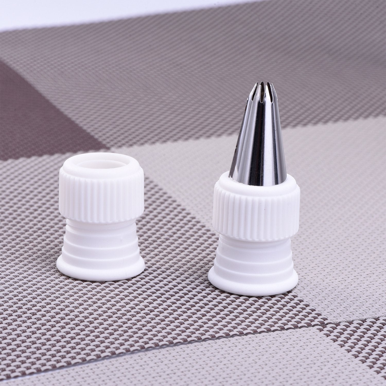 Shappy Plastic Standard Couplers Cake Decorating Coupler Pipe Tip Coupler For Icing Nozzles, White (6 Pack)