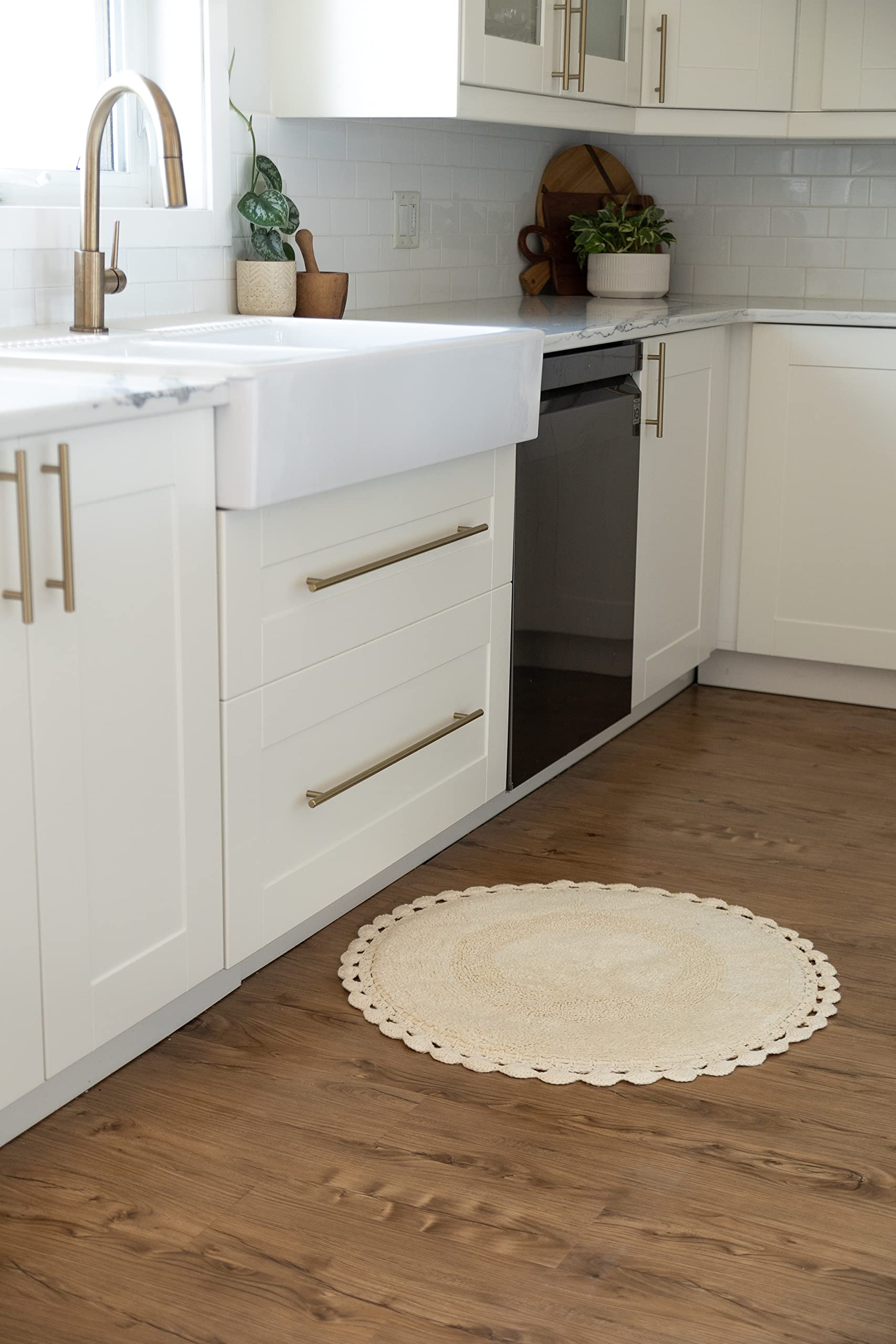 BIEN BEAU Round Bohemian Bathroom Rug with Crochet Contour. Beautifully Handcrafted 100% Cotton  Round Boho Bedroom Rug - Boho Bathroom Decor - Slip Resistant Backing. Neutral Cream 30'' Diameter