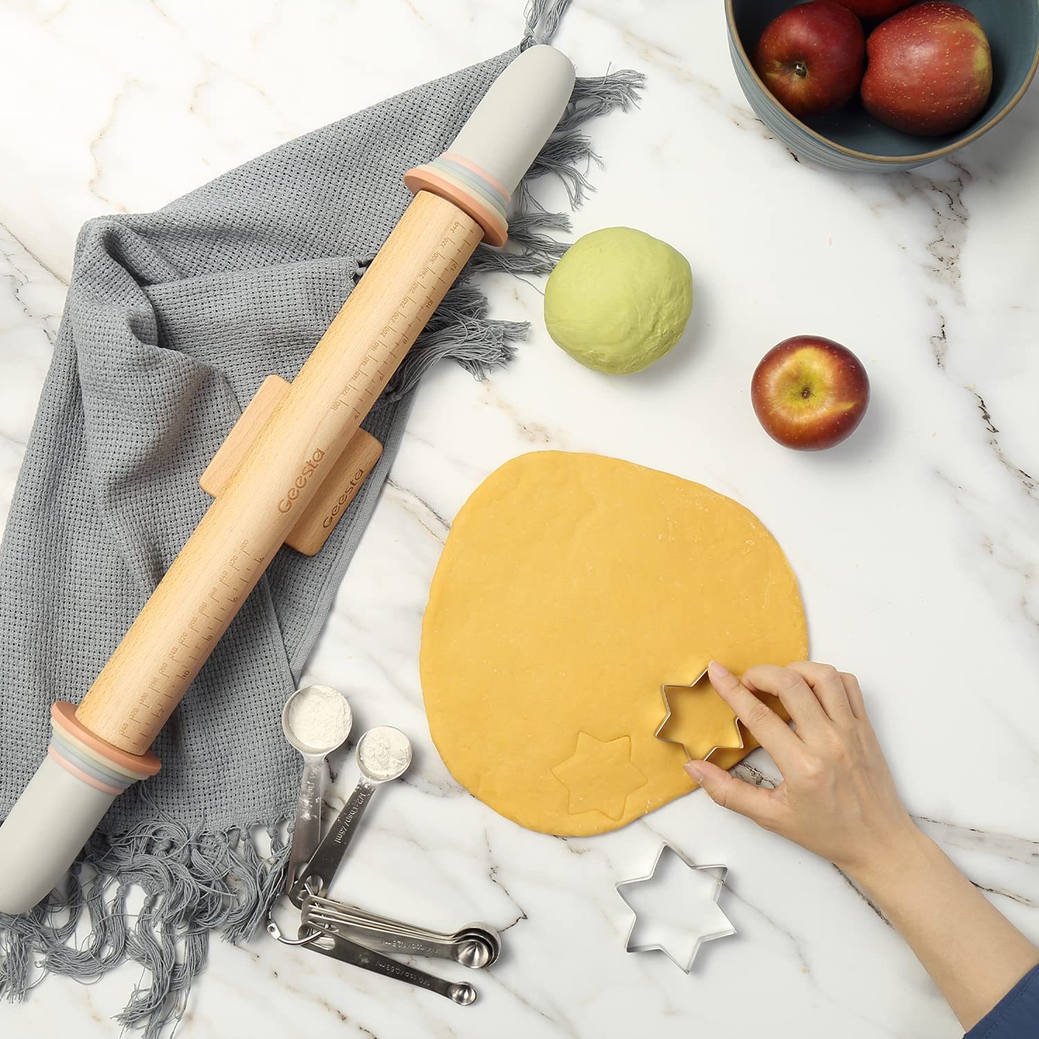 Geesta Adjustable Wood Rolling Pin with 5 Thickness Rings, Dough Roller, Measurement Guide for Baking, Model GETA057