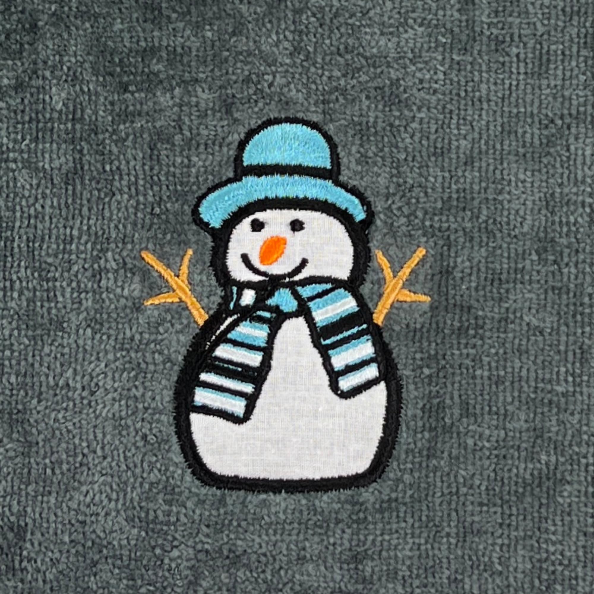 Luxury Christmas Towel Set: 100% Cotton Fingertip Towels, Traditional Snowman Design, Set Of 2