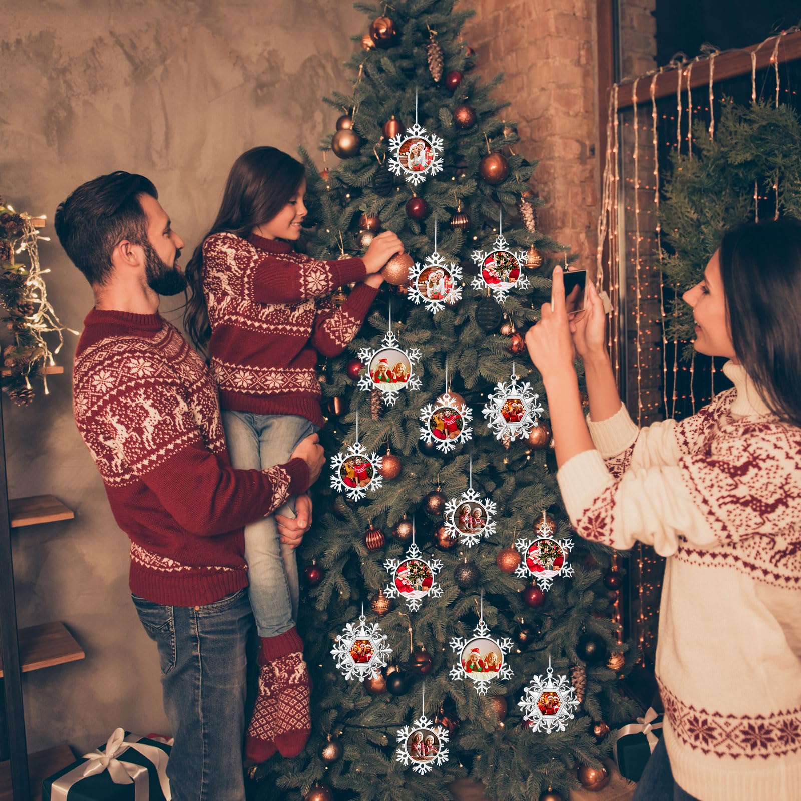 Soaoo 12 Pcs 2025 Metal Christmas Photo Frame Ornament Bulk Silver Snowflake Tree Picture Frame Ornament Double-Sided for Christ
