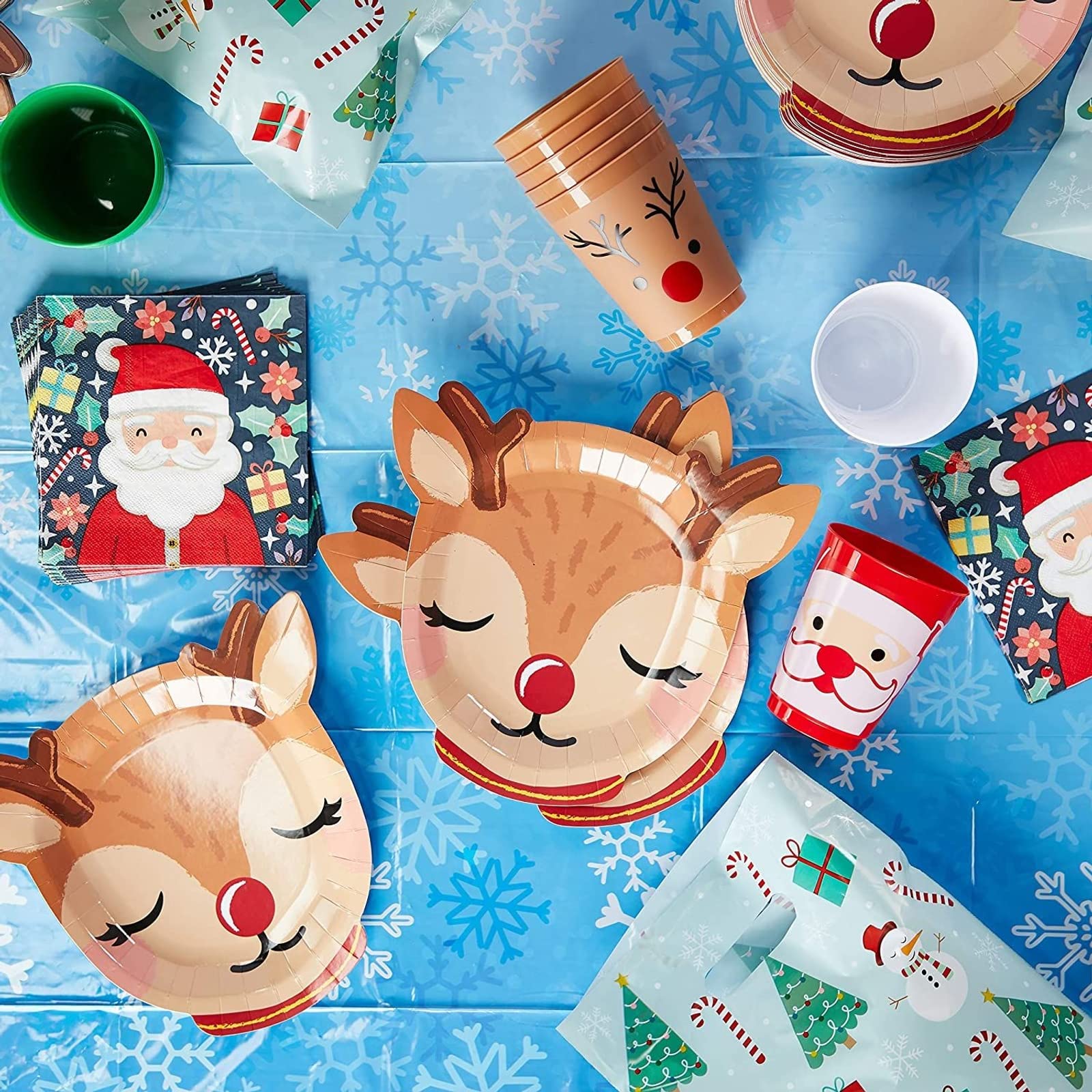 Sparkle And Bash 24 Pack Plastic Christmas Cups For Kids, 4 Xmas Designs - Table Decoration For Holiday Parties, 16 Oz