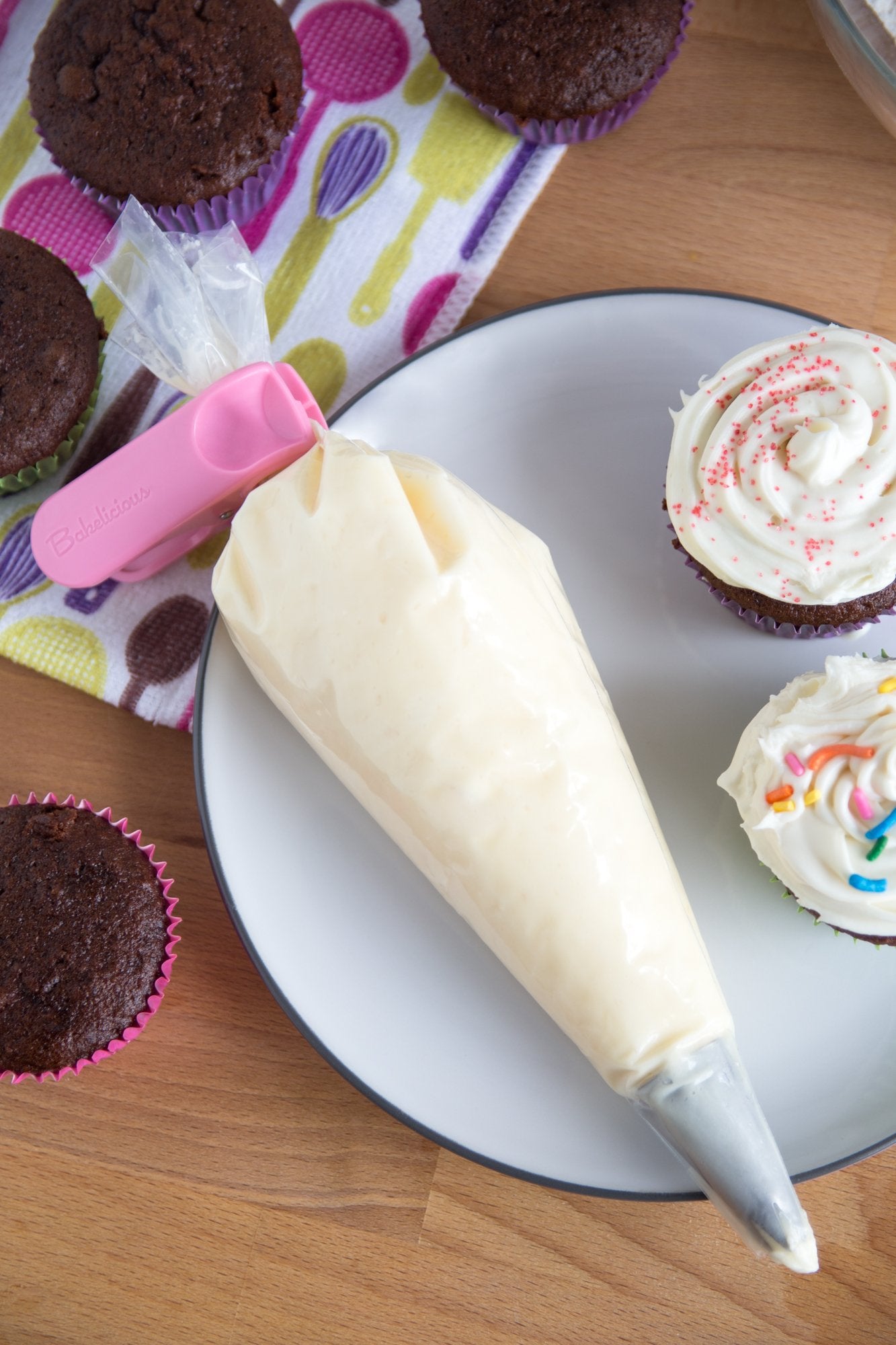 Bakelicious Decorating/Icing Bag Clips, Multi-Color, 1 X 1.5 X 2.75 Inches, Set Of 3