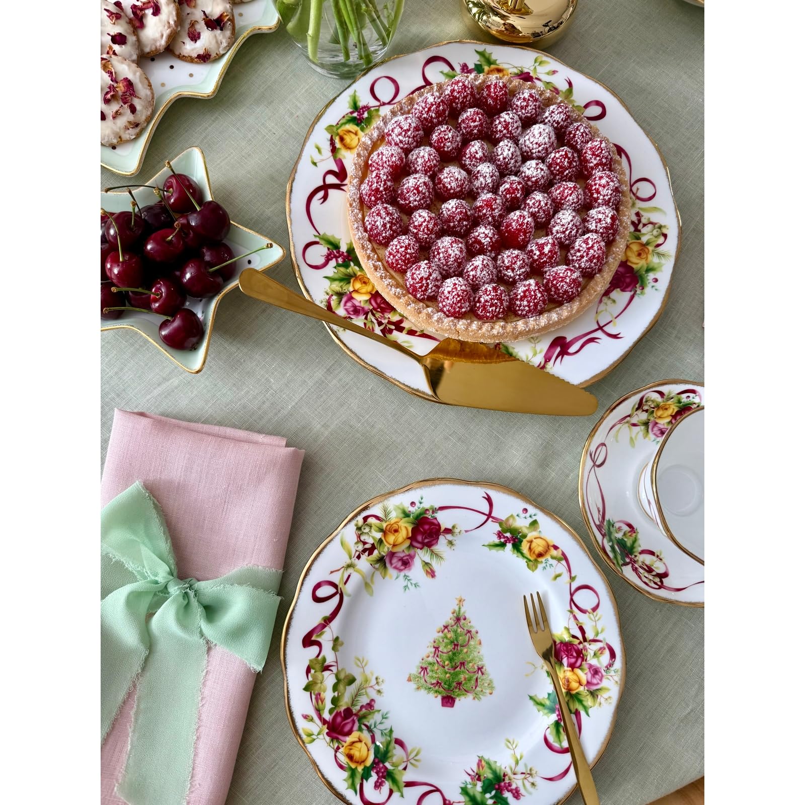 Royal Albert Old Country Roses Christmas Tree Oval Platter, 13-Inch