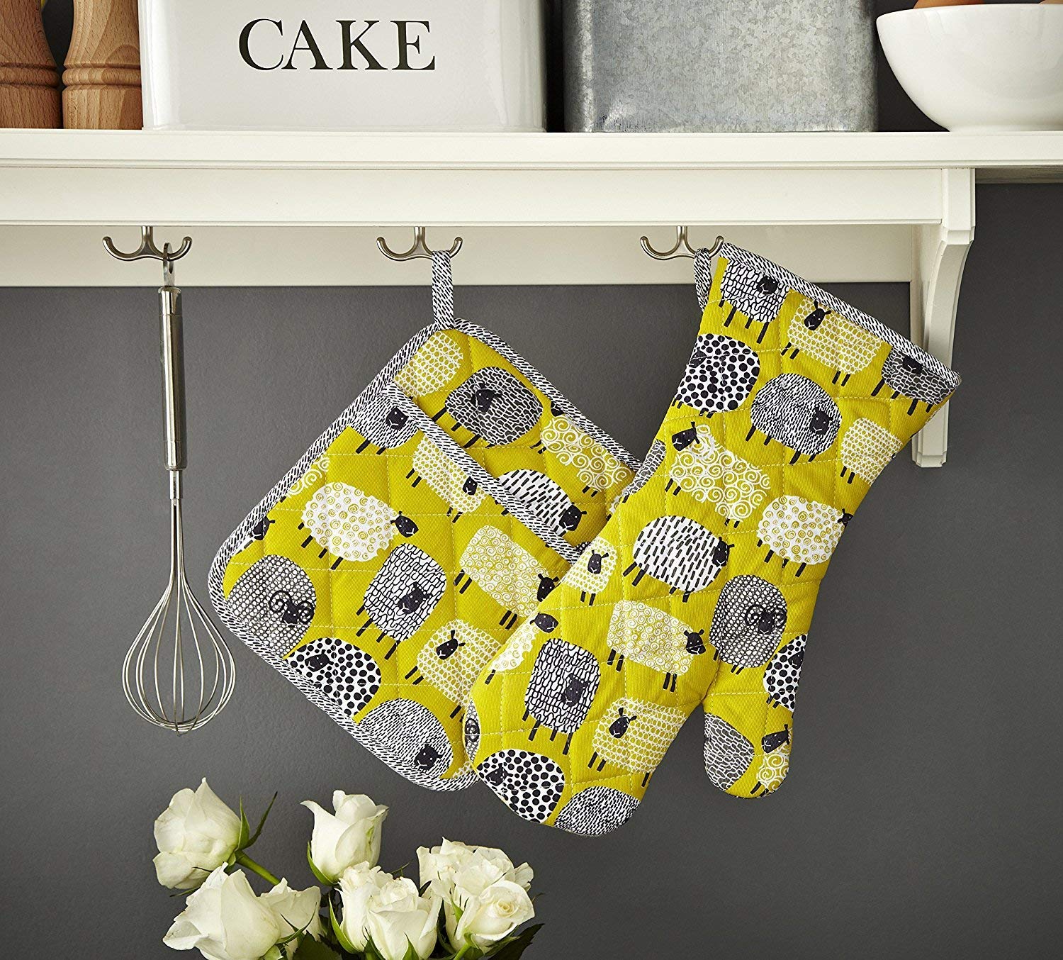 Ulster Weavers Dotty Sheep Cotton Single Gauntlet Oven Glove - With Cute Animal Hand Drawn Design, Yellow - 100% Cotton Oven Mit