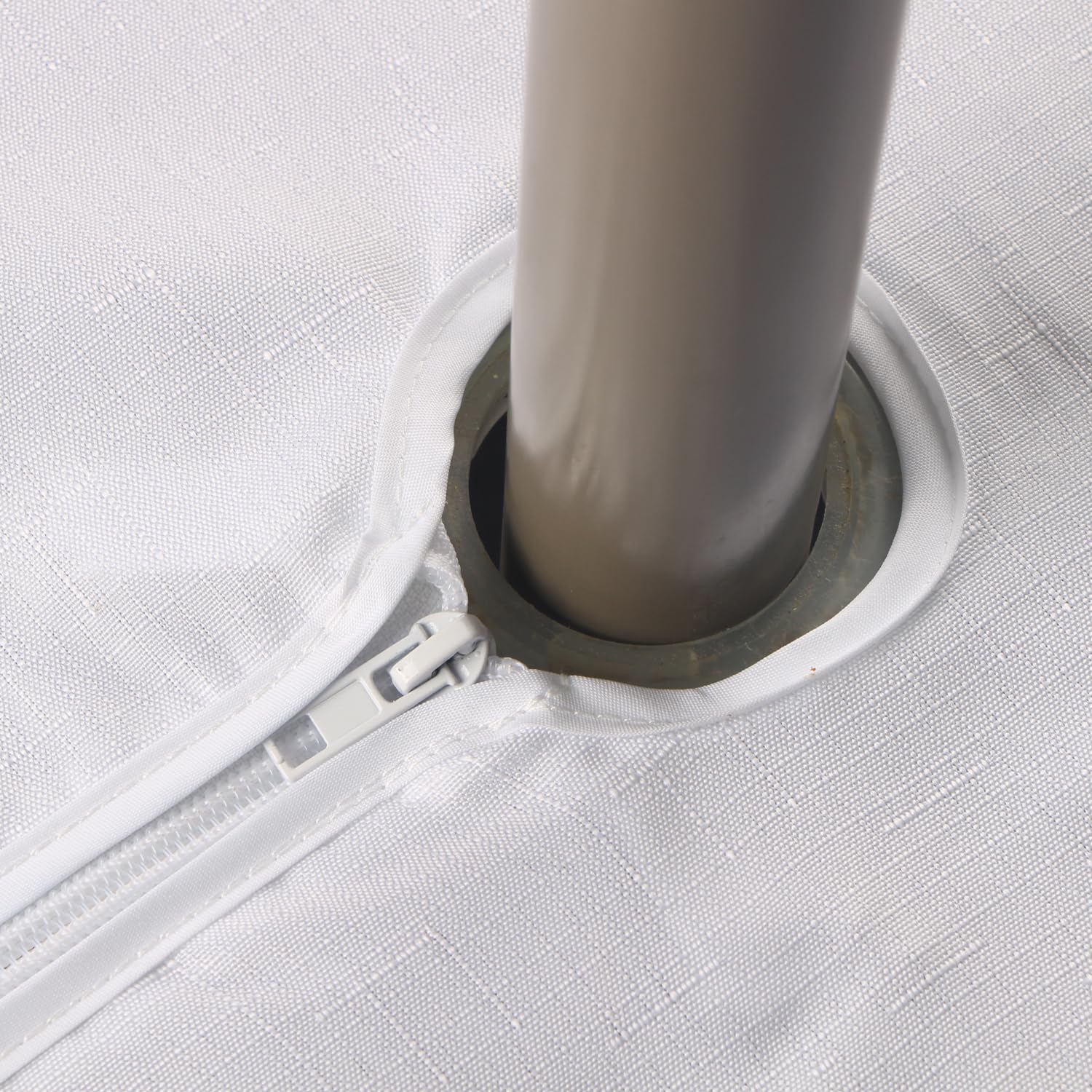 Youngseahome Outdoor Tablecloth Wrinkle-Free Stain Resistant Waterproof Polyester Fabric Table Cover With Zipper Umbrella Hole F
