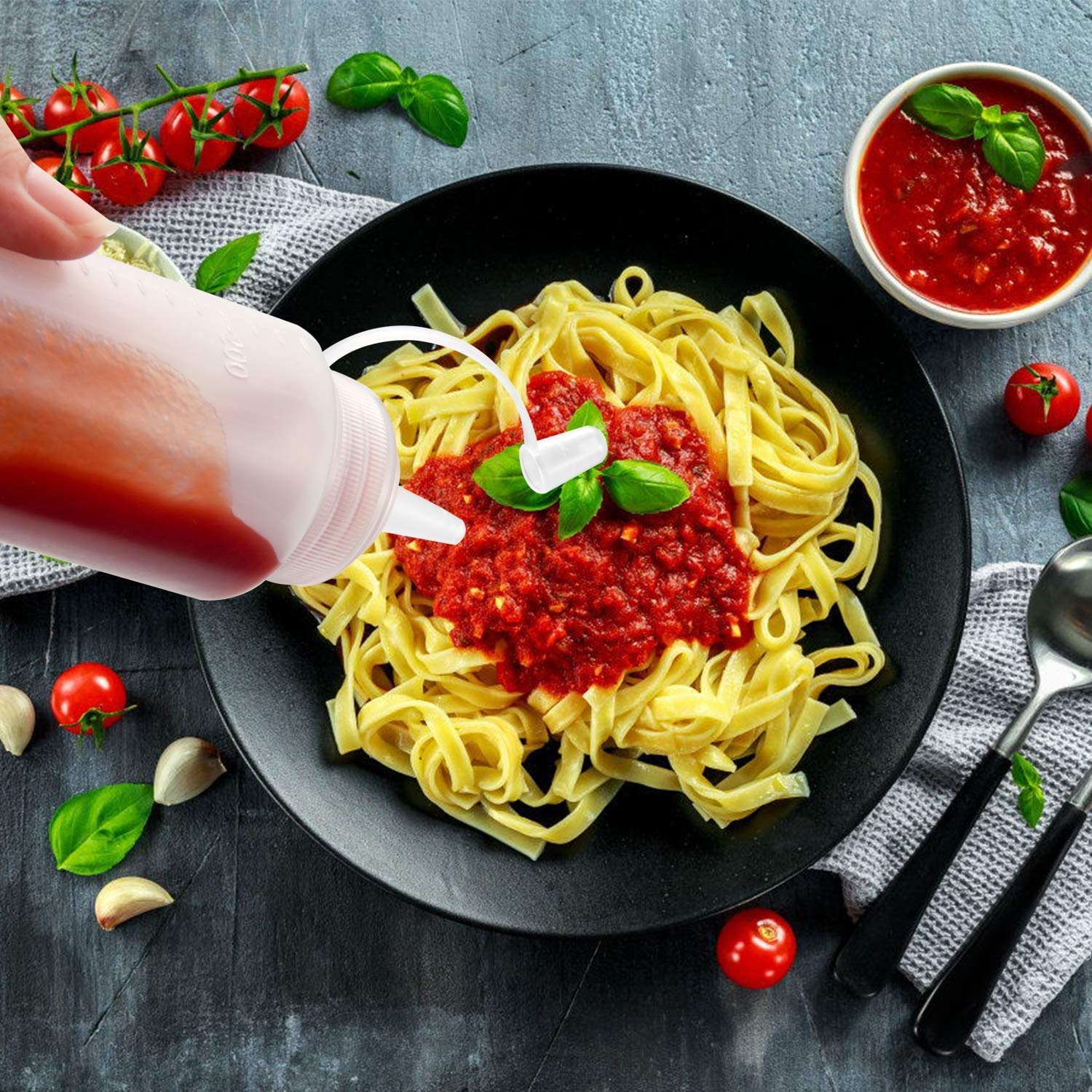 Zollyss Plastic Squeeze Bottle Ketchup Mustard Honey Oil Sauce Dispenser Bottle, White, 650Ml (3 Pcs)