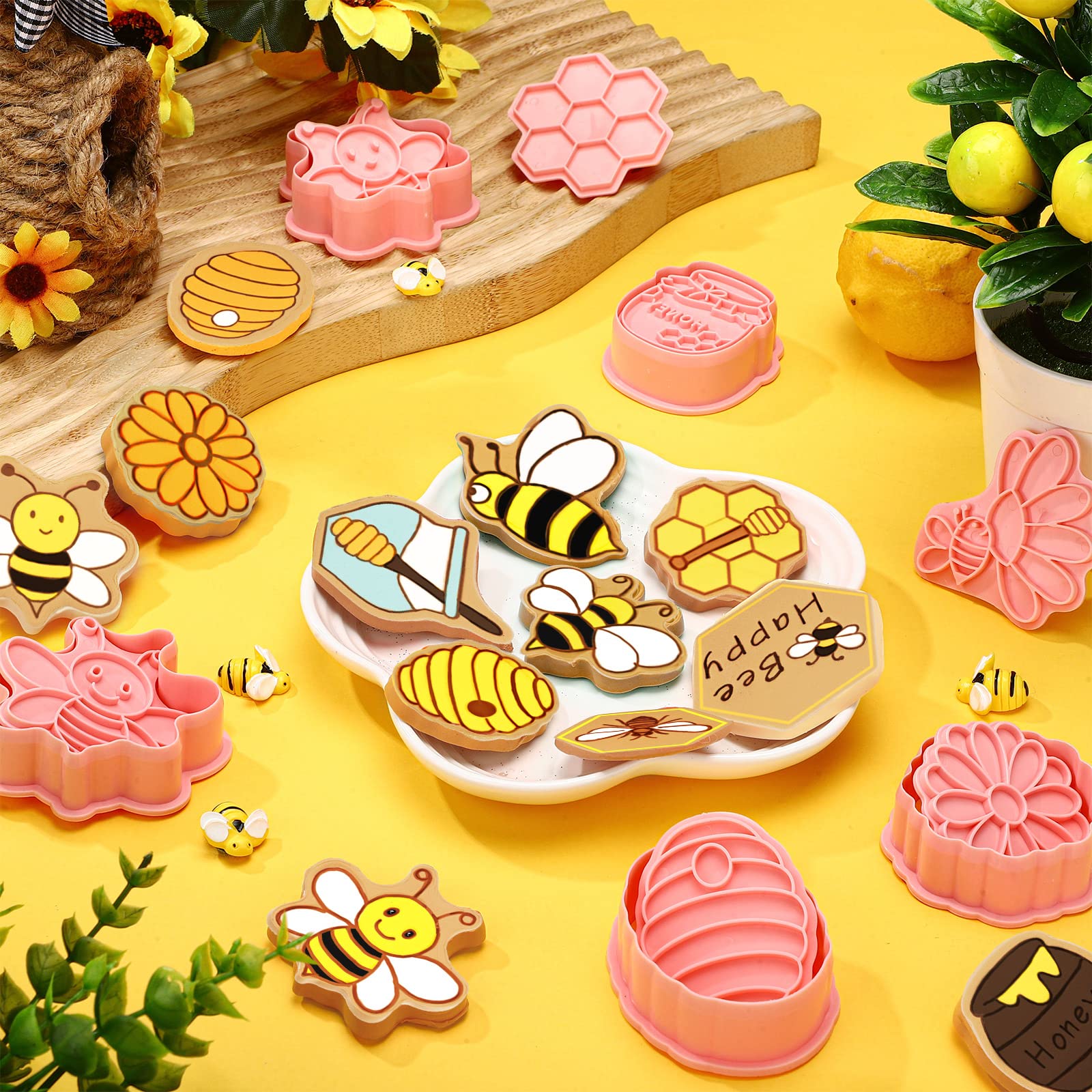 16 Pcs Bee Cookie Cutters With Plunger Stamps Set Mini Bee Honeycomb Cookie Stamps 3D Plastic Biscuit Mold Fondant Cookie Stampe