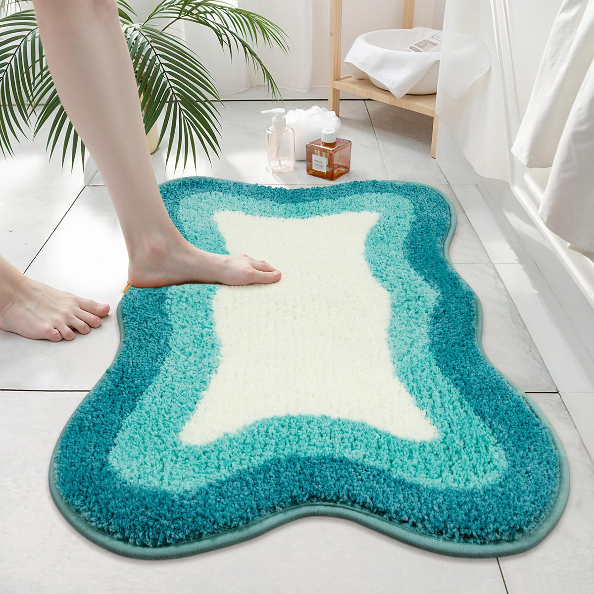 Haocoo Luxury Microfiber Bathroom Rugs, 20X31 Inch Soft Non Slip Aqua Blue Gradient Bath Mat, Absorbent Washable Cute Bath Mat B