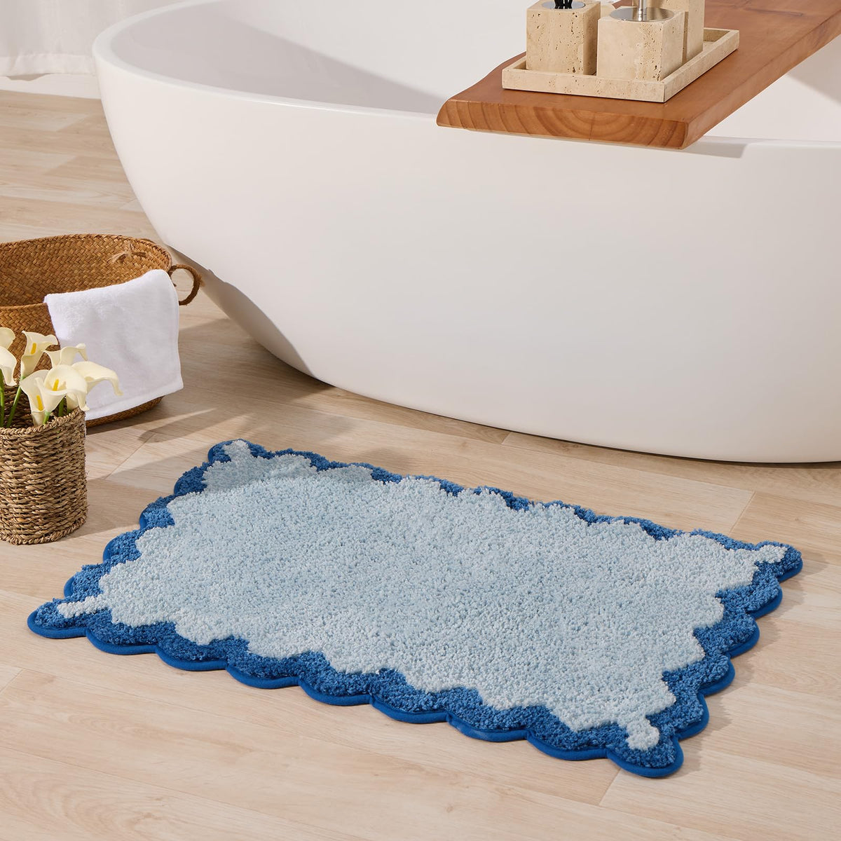 Ortigia Cute Blue Scalloped Bath Mat, Fun Plush Microfiber Scallop Bathroom Rugs Non Slip Washable Quick Dry Absorbent, Bathmat