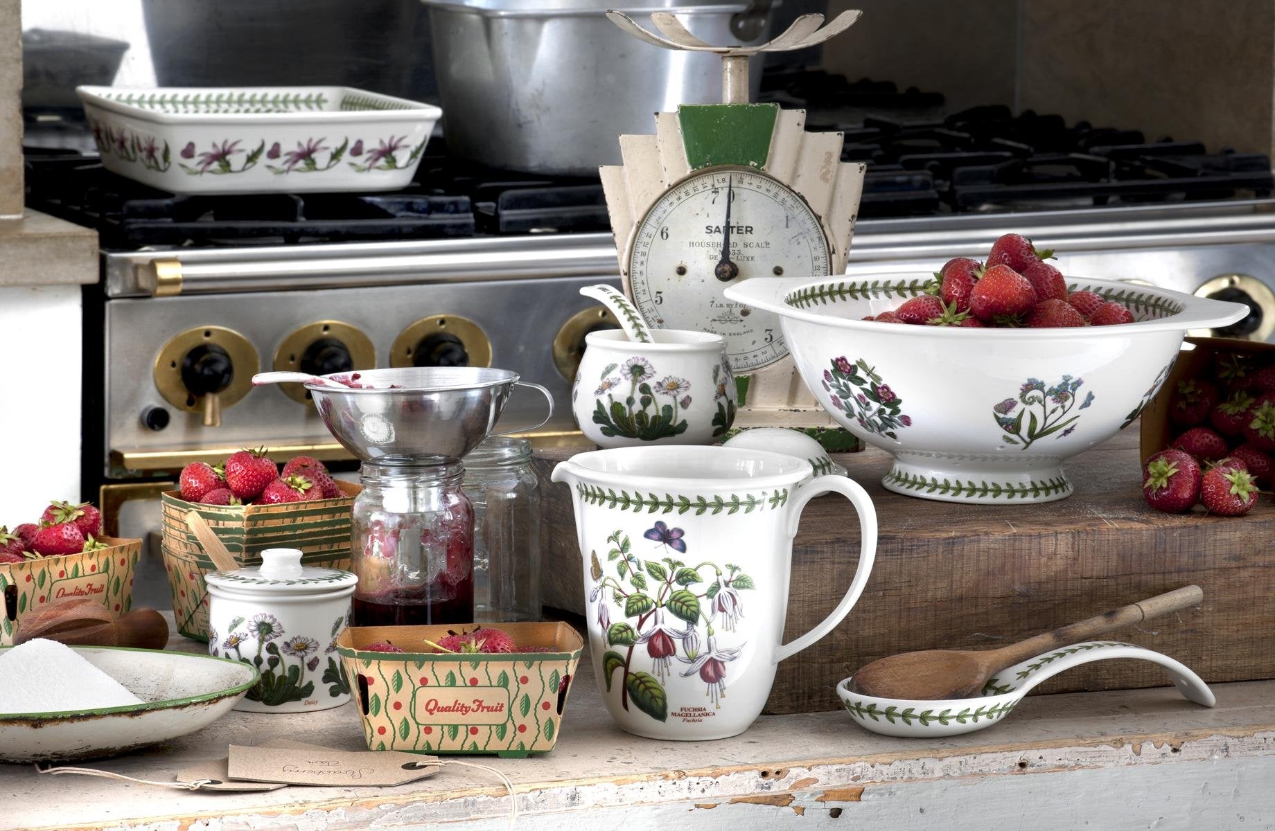 Portmeirion Botanic Garden 30Oz Measuring Jug | Fuchsia Motif | Fine Porcelain | Chip-Resistant Glaze | Dishwasher, Microwave, F