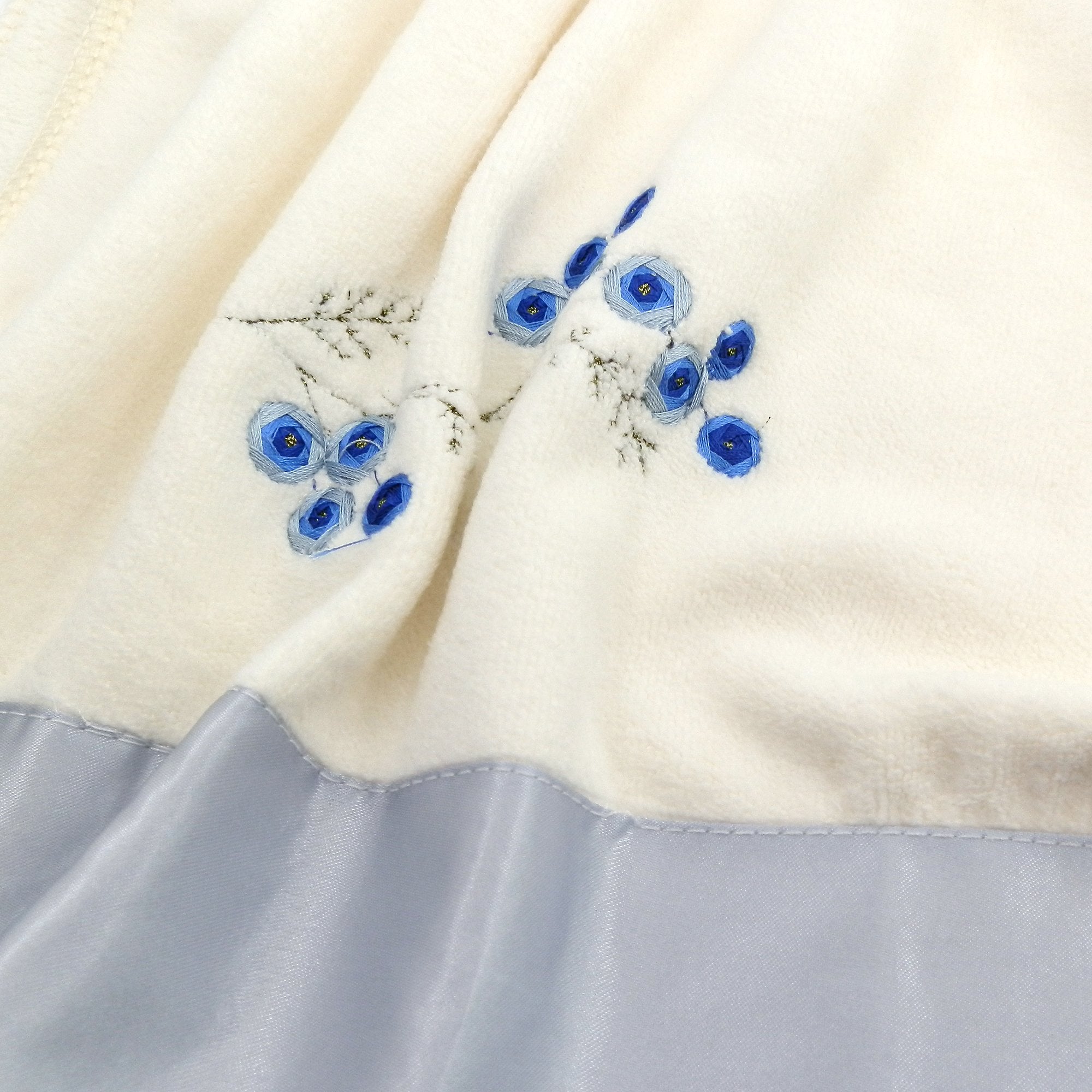 Riverbyland White And Blue 2 Towel And 1 Bath Towel Embroidered Pattern Set