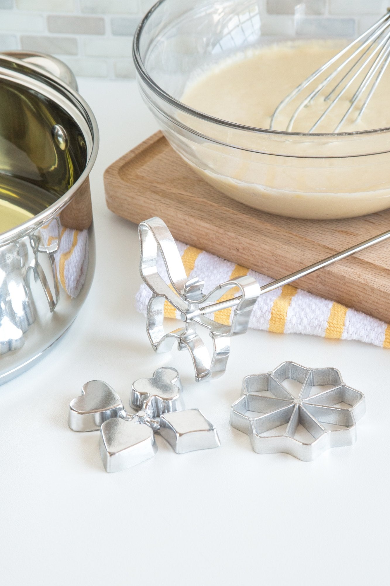 Fox Run Rosette Iron Set, 4 Piece Cast-Aluminum Baking Tools, Metallic Finish, Model 4512