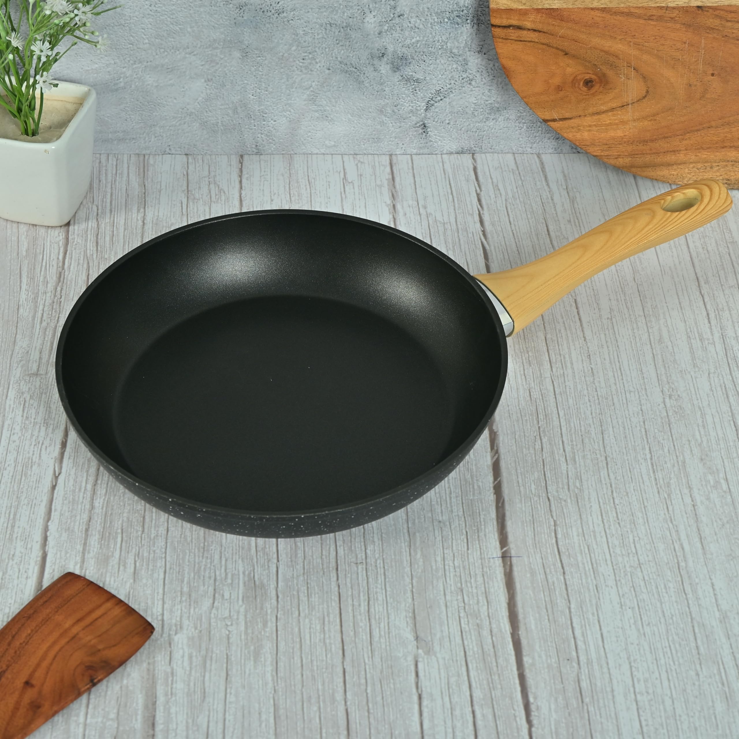 Femora Foged Die Cast Aluminium Non Stick 26 Cm Frypan With Wood Finish Handle, Granite Finish, Induction & Gas Ready, Pack Of 1