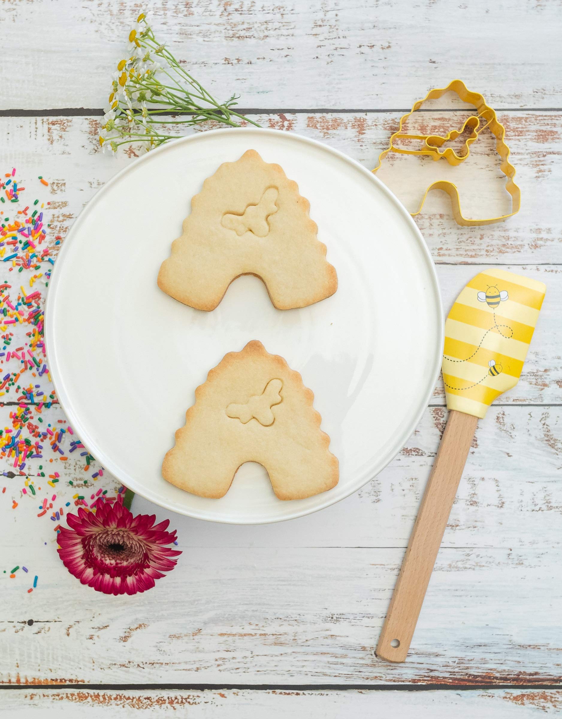 Handstand Kitchen Spring Fling Spatula And Daisy Shaped Cookie Cutter Set