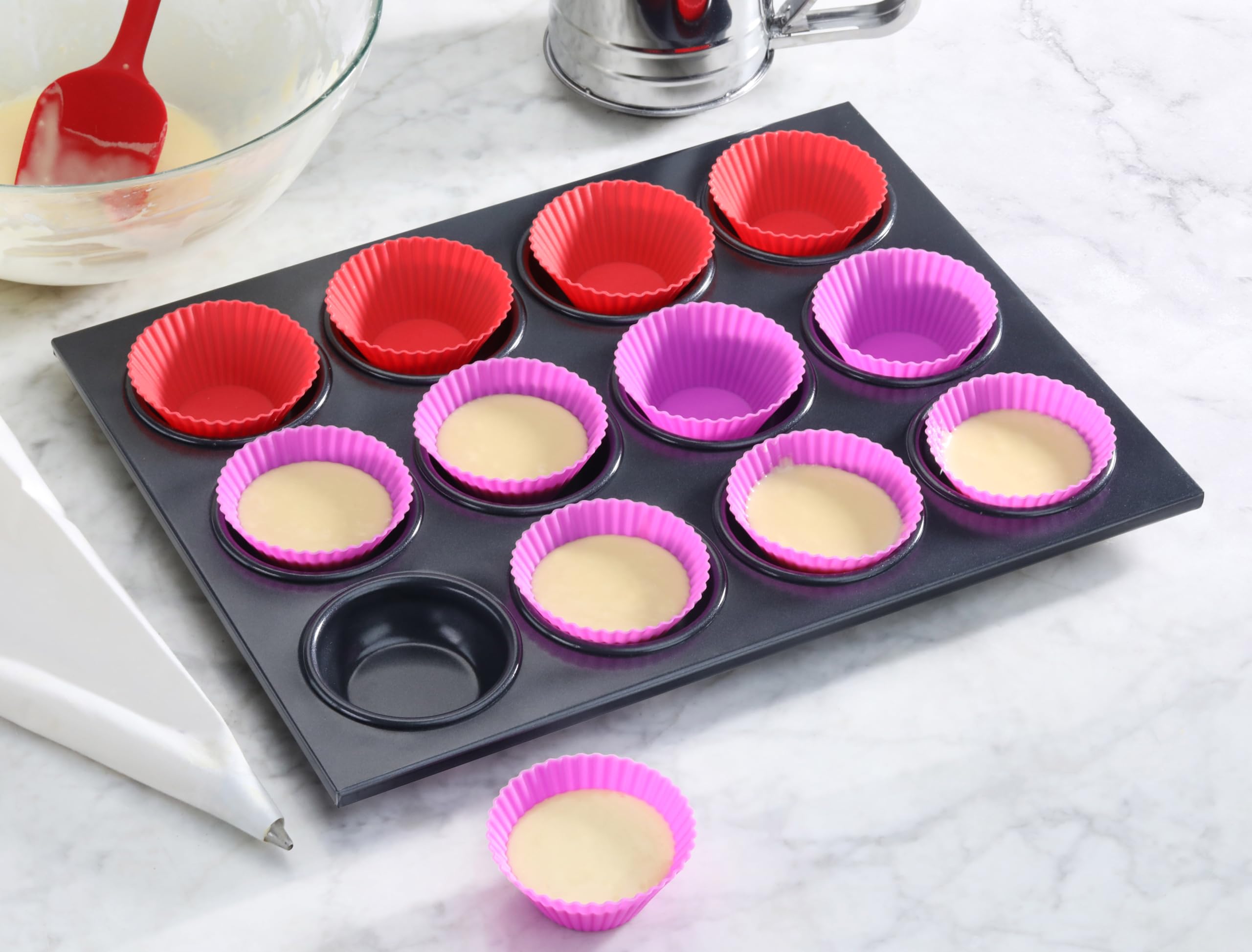 New Star Foodservice 37845 Aluminum Non-Stick Muffin Pan With 12 Cups