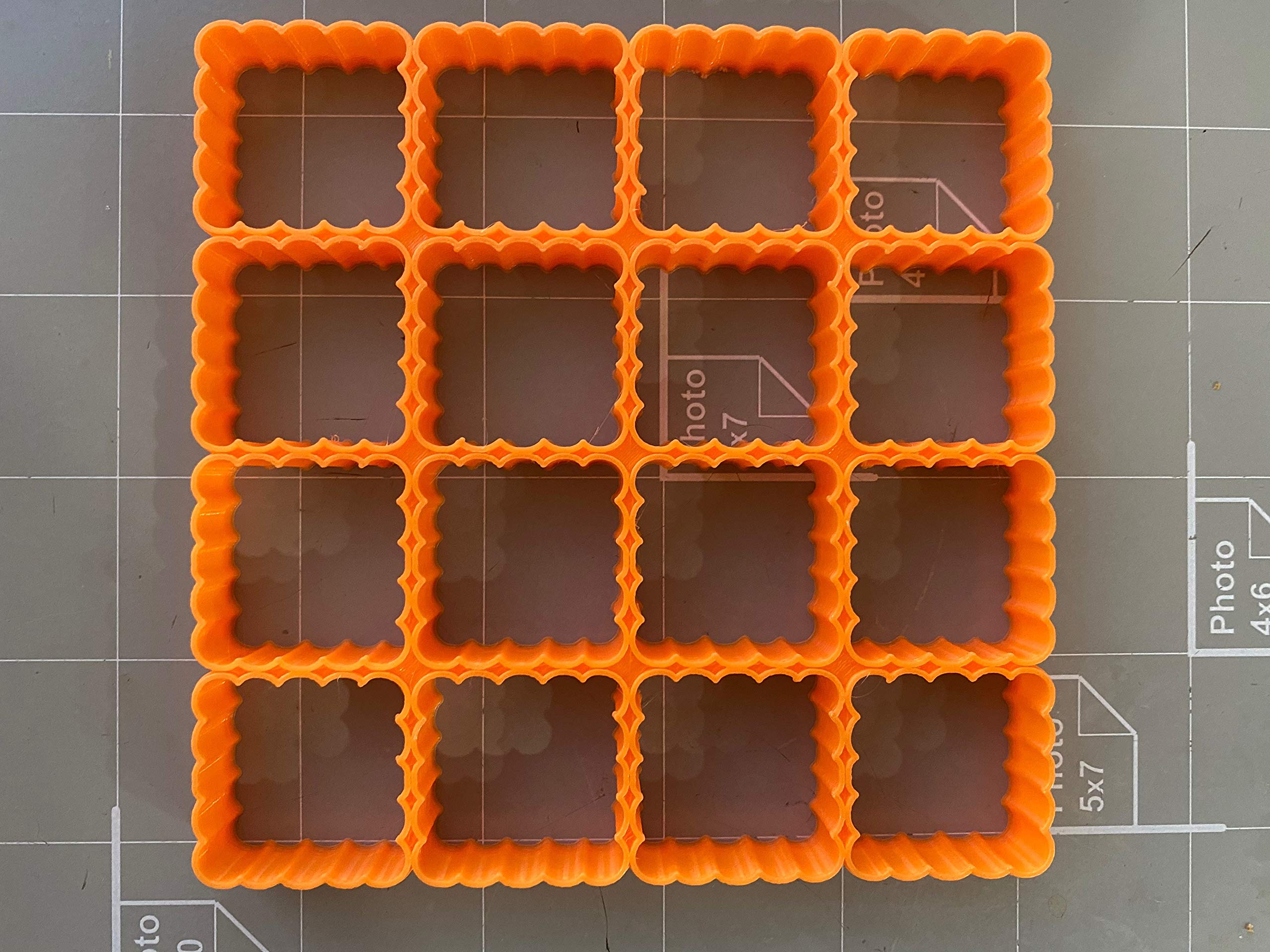 1   X16 Scalloped Shape Square Multi Cutter