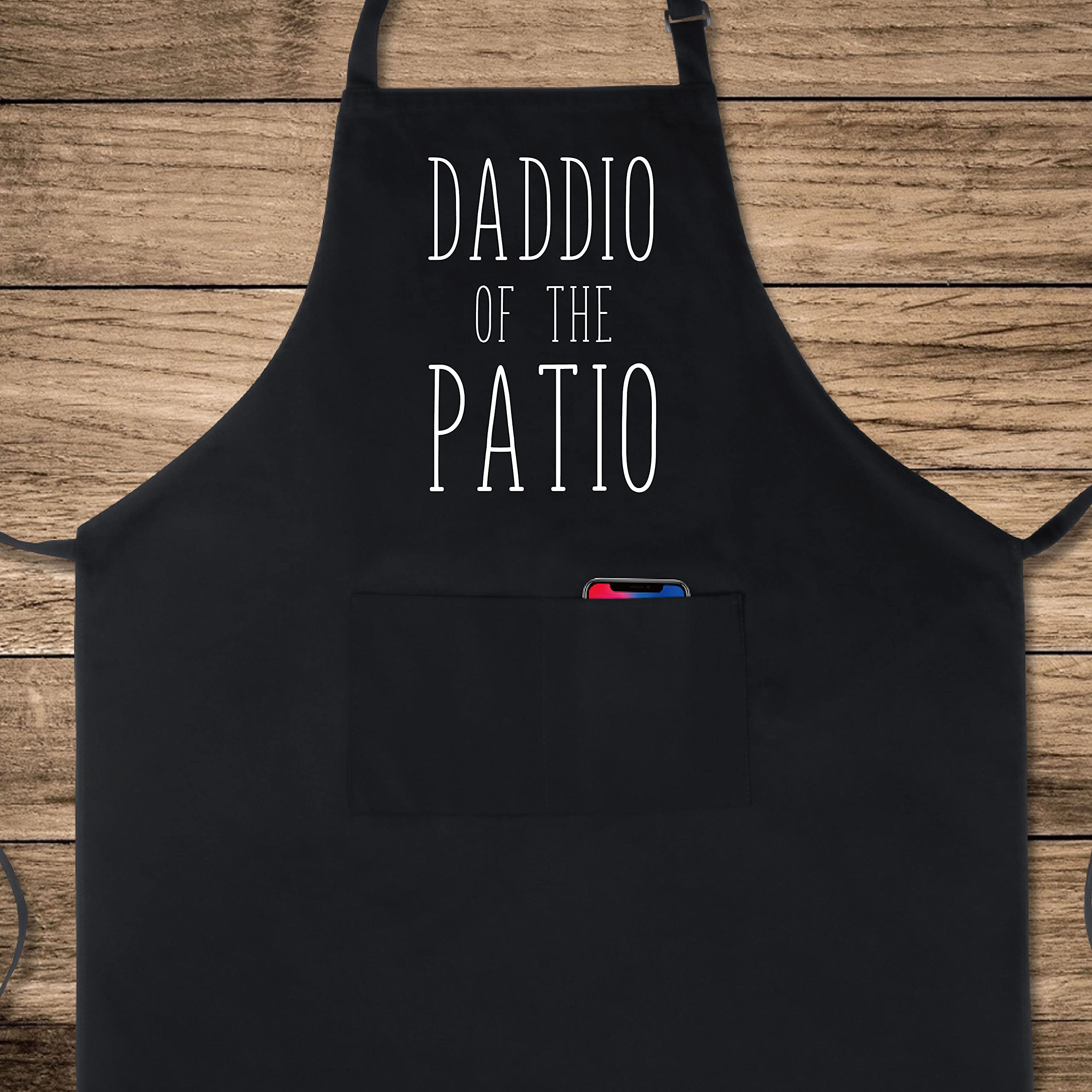 Xornis 100% Cotton Funny Apron Daddio Of The Patio For Men With 2 Pockets Grill Bbq Adjustable Bib Black Aprons Gifts For Dad Fa