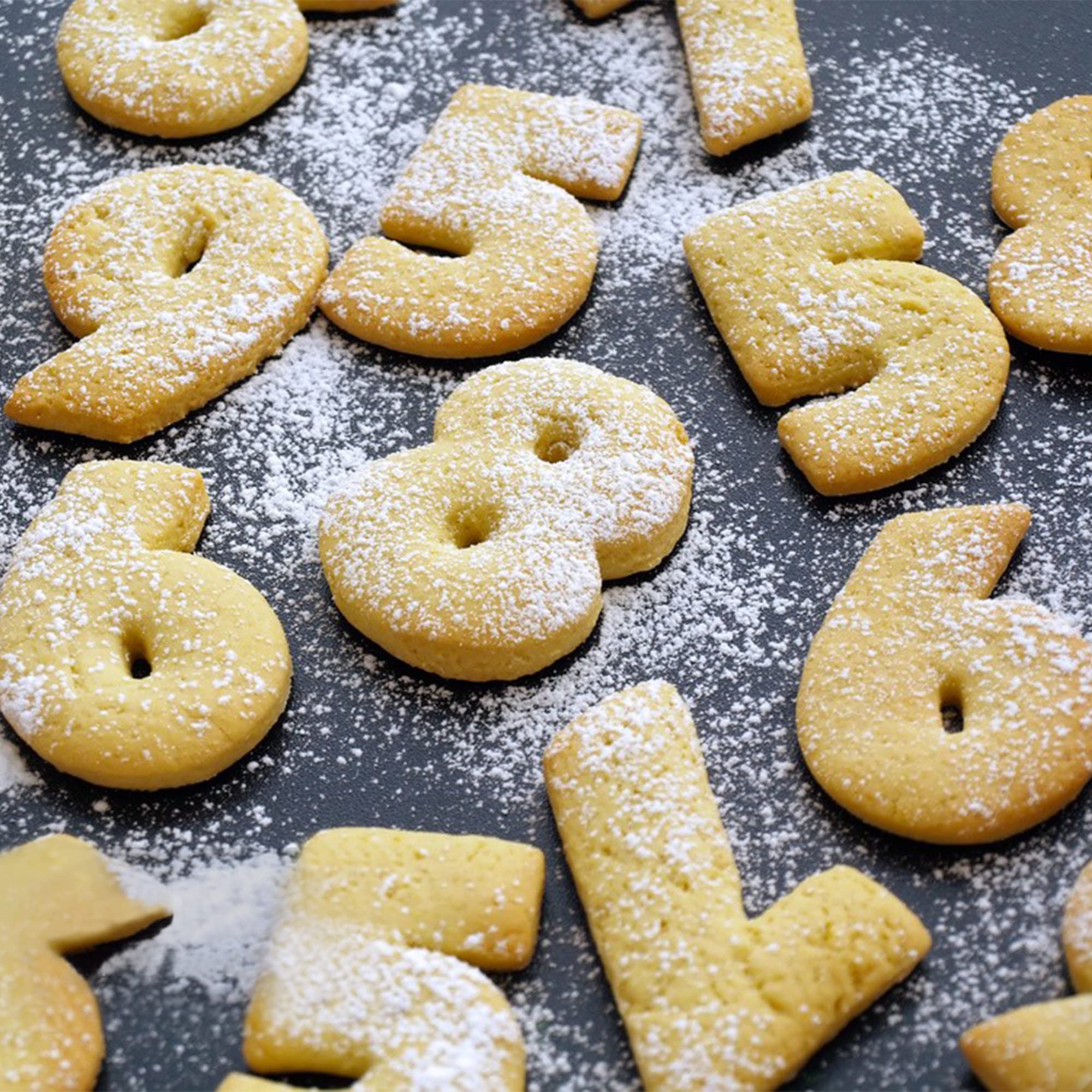 Fusoto 9Pcs Number Cookie Cutters Set, Birthday Numbers 0-8(6 Reverses To 9), Stainless Steel Cookie Cutters For Baking, Number