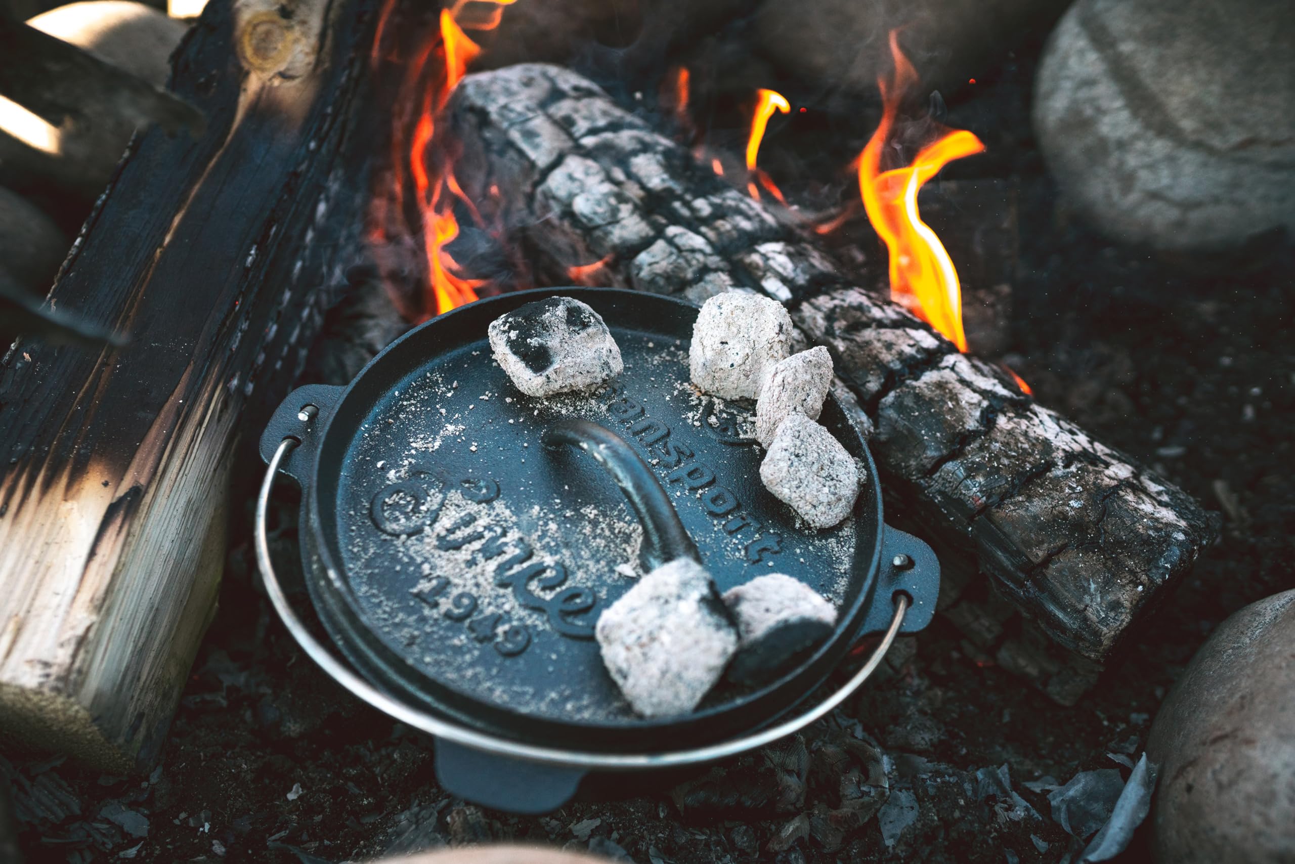 Stansport 4 Qt Pre-Seasoned Cast Iron Dutch Oven With Legs (16021), Dark Grey