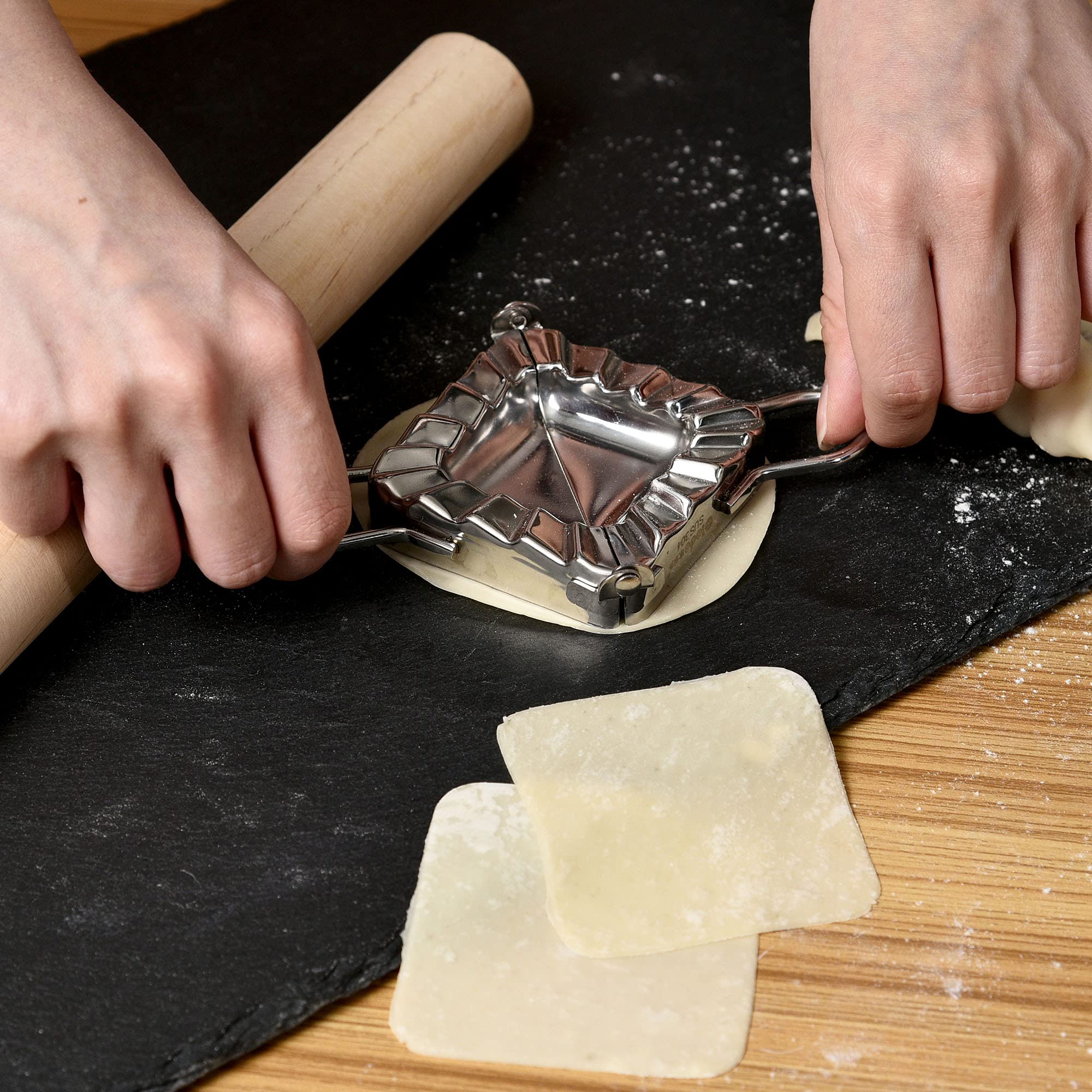 Warmhut 2Pcs Stainless Steel Square-Shaped Dumplings Maker - Chinese Traditional Manual Dumplings Molds - For Empanada Pierogi D