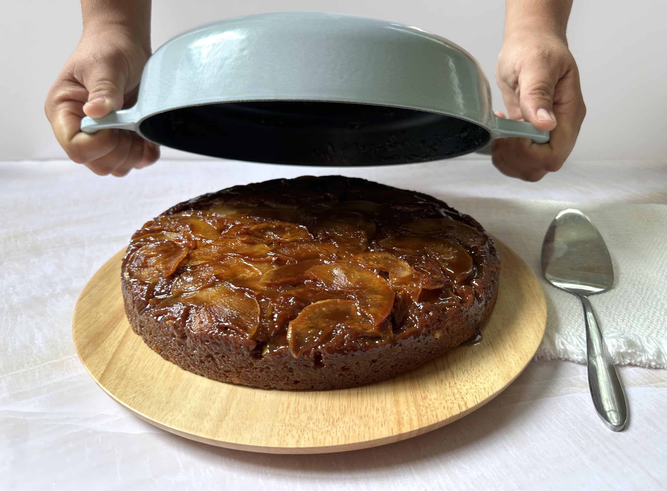 Le Creuset Signature Cast Iron Everyday Pan, 11'', Oyster