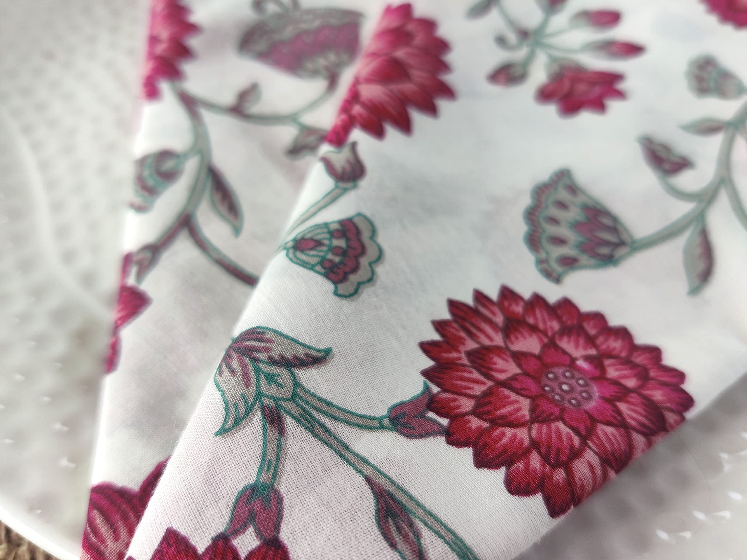 Craftbot Soft Washable Thin Cotton Printed Napkins 18X18 Inches - Set Of 6 - Everyday Use Or Dinner Party And Events - Red And W