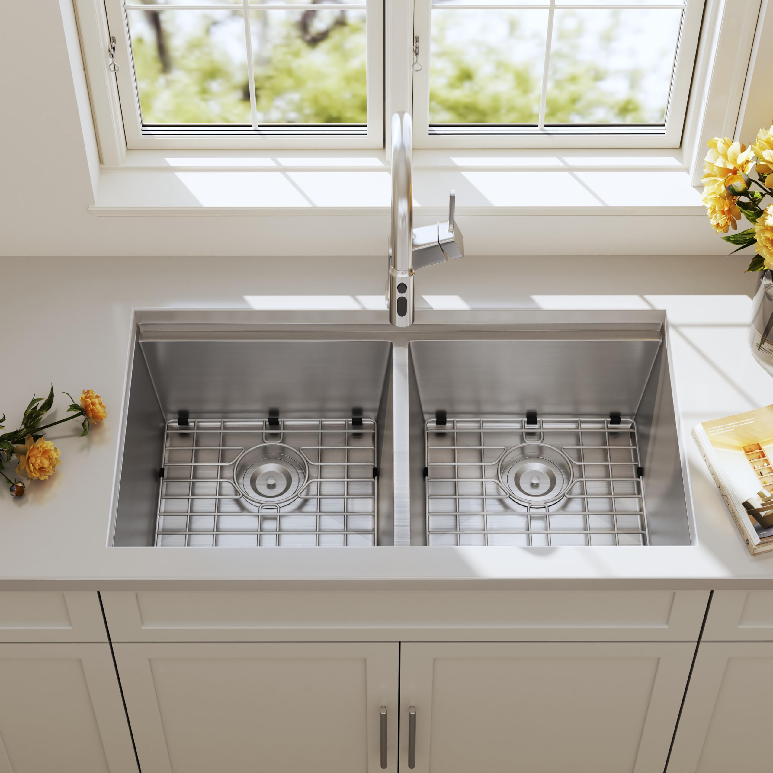 Blenzia 32 Inch Double Bowl Kitchen Sink 16 Gauge Stainless Steel Undermount Workstation 50/50 Double Bowl Sinks With Integrated