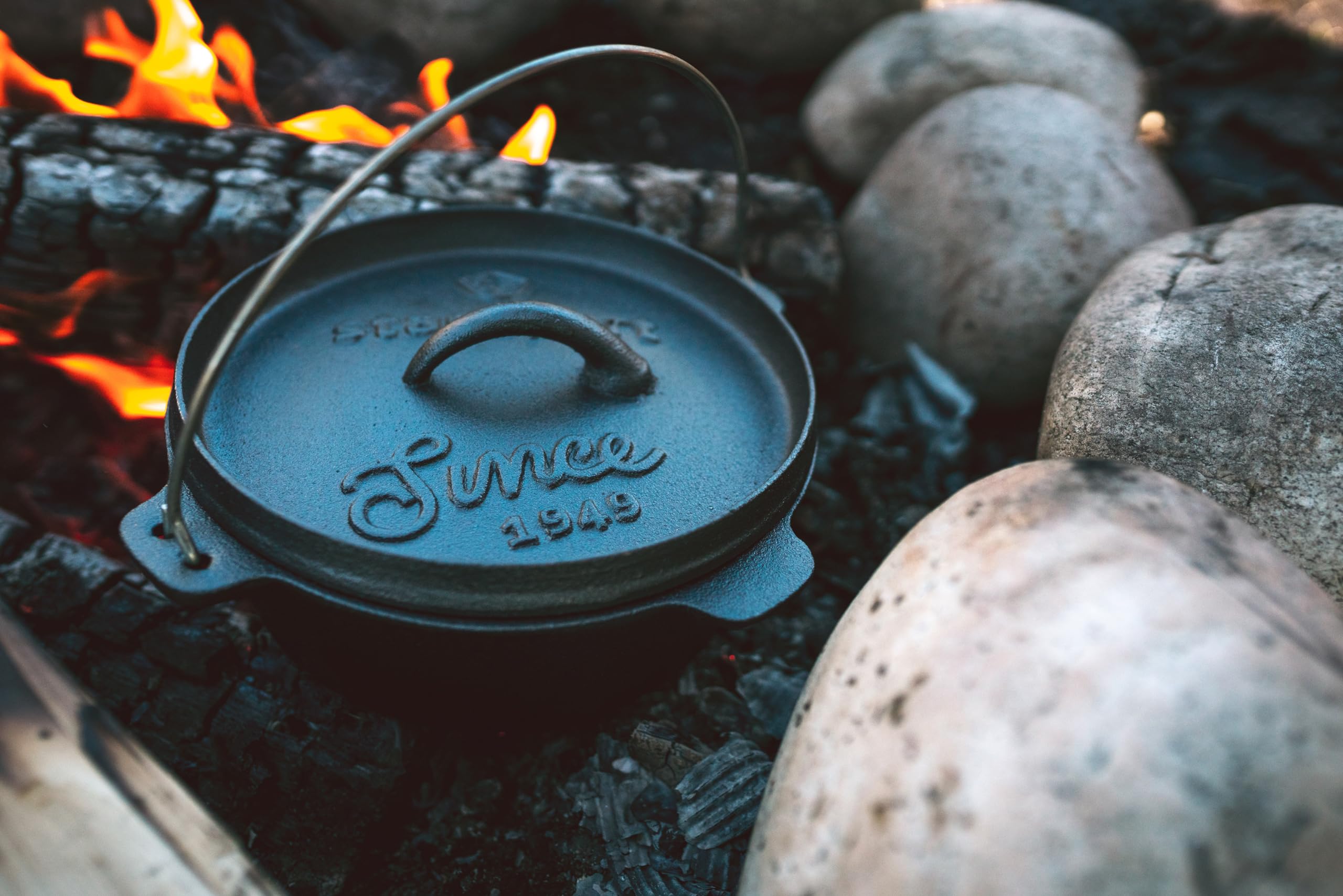 Stansport 4 Qt Pre-Seasoned Cast Iron Dutch Oven With Legs (16021), Dark Grey