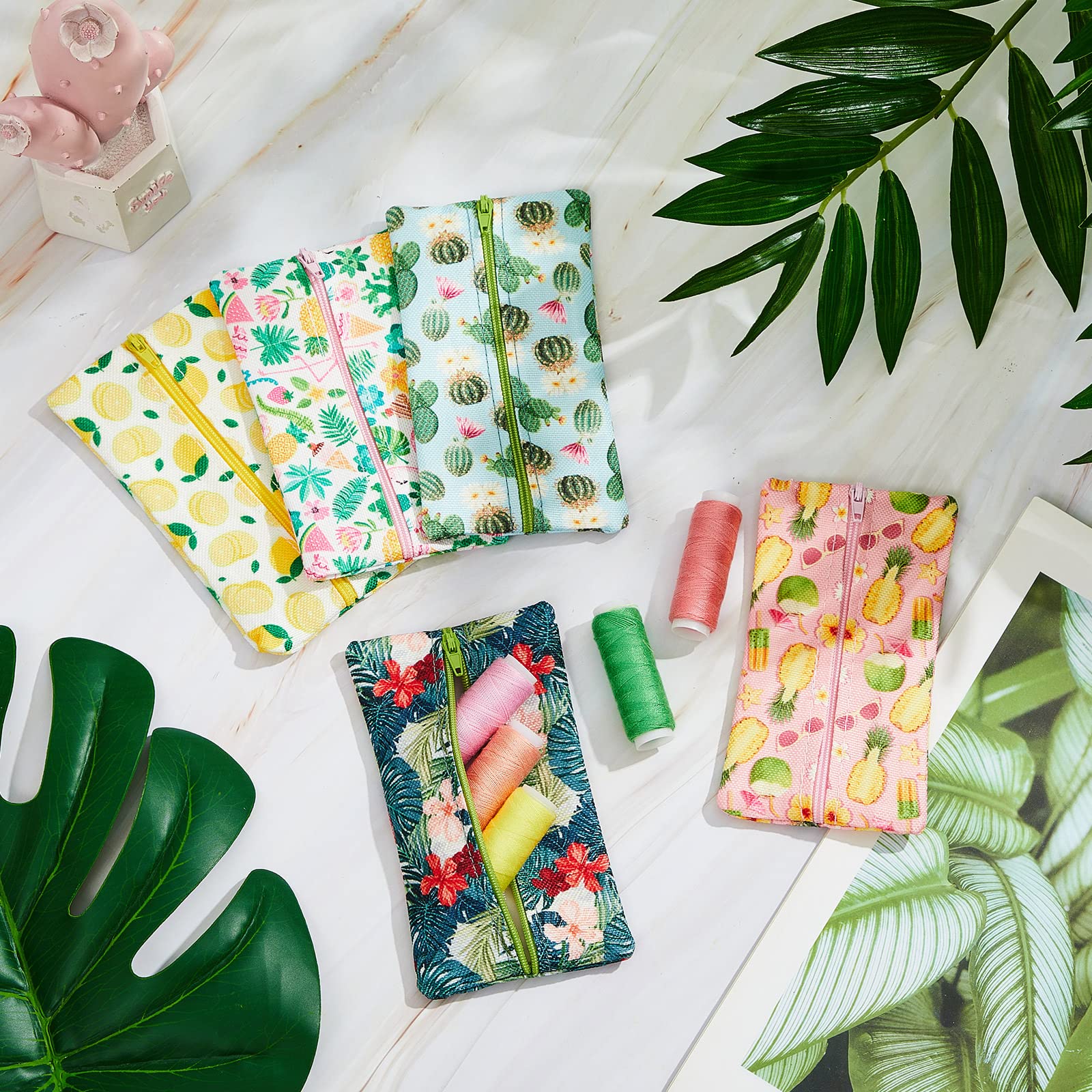 5 Pieces Tissues Purse Pocket Tissue Holder Reusable Travel Tissue Pouch Fabric Zipper Enclosed Small Size Flower Pattern Tissue Holder for Purse Coins for Summer  5.25 x 3 Inches (Passion Style)